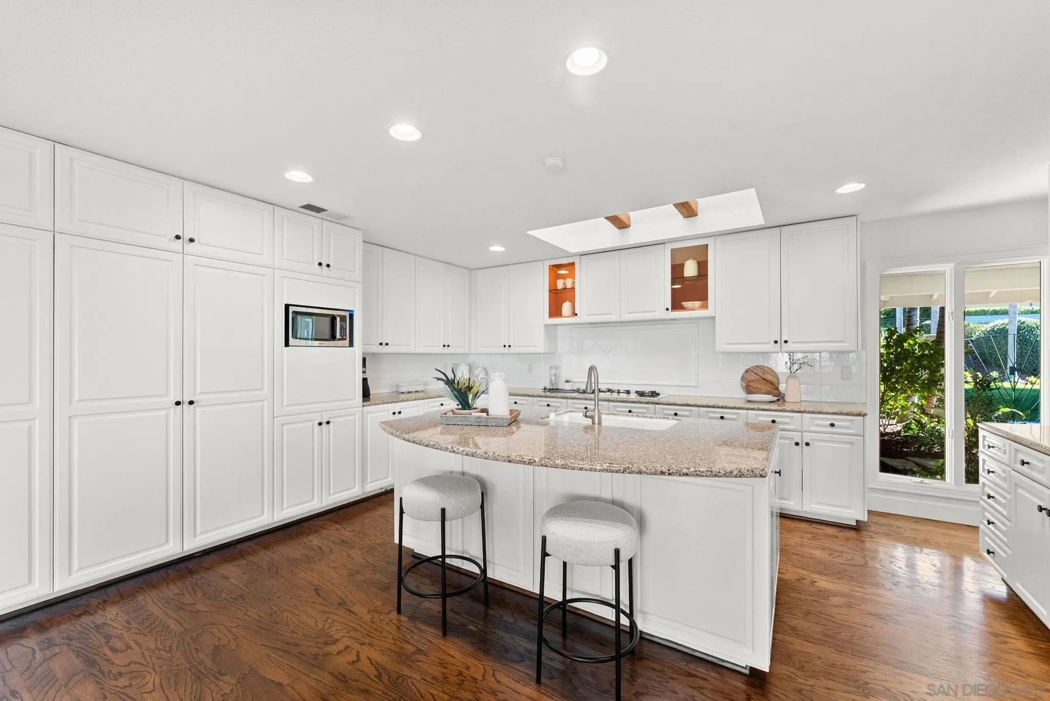 https://cdn.realtyfeed.com/cdn/127/260005691/b65a180d5385127daeff84e2322d7094.webp
