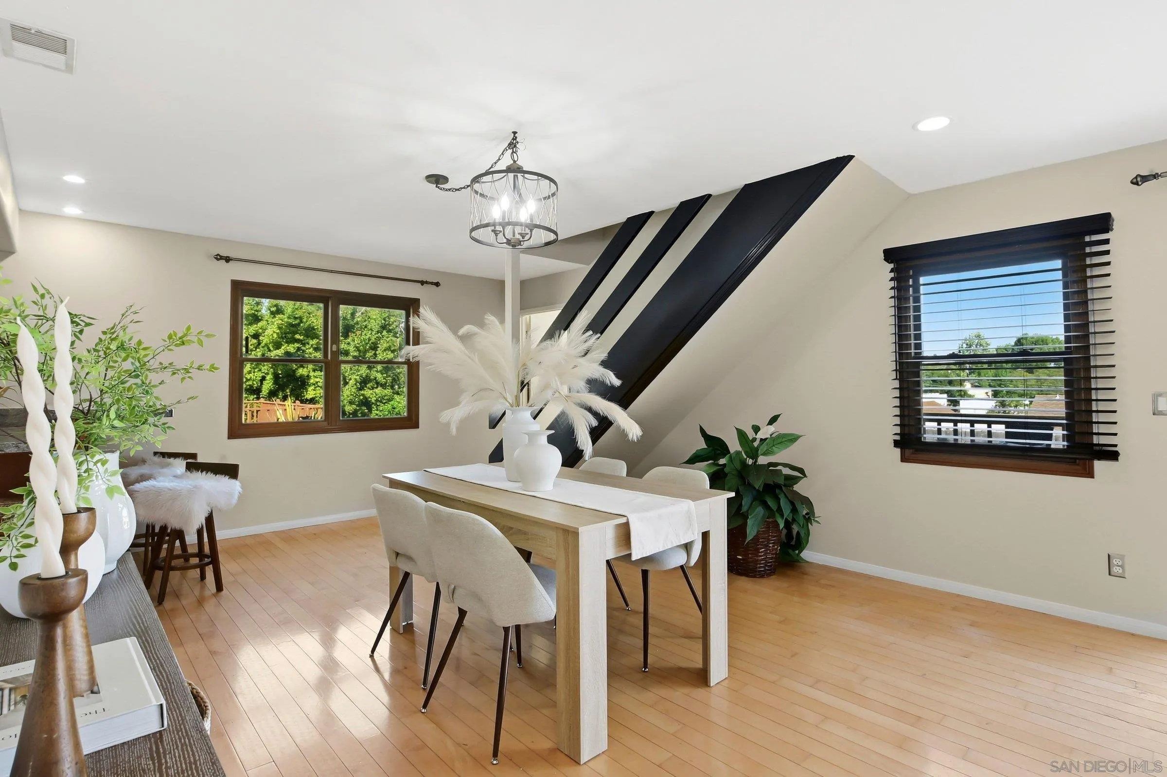 https://cdn.realtyfeed.com/cdn/127/260005692/25c60e4cc93d755a3ce02d85a89c52cd.webp