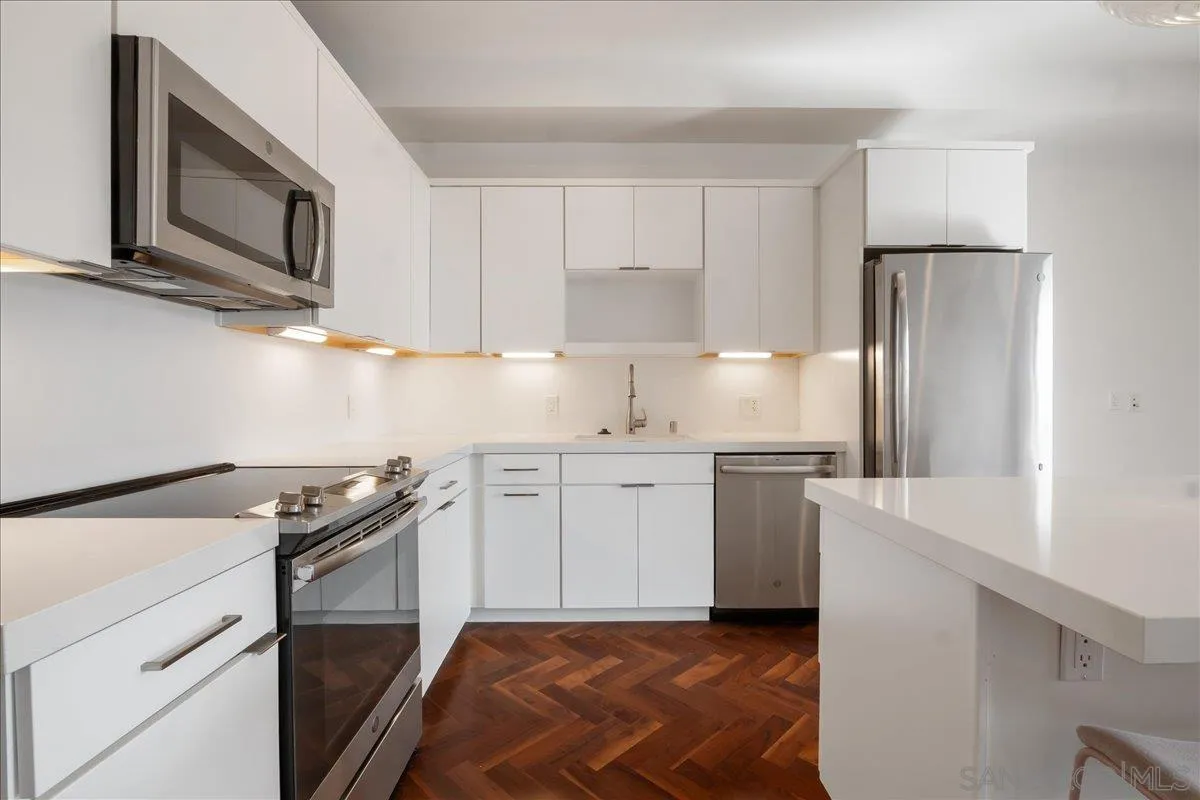 https://cdn.realtyfeed.com/cdn/127/260005693/0194a8ef594db94c7d90d8f10bbe18b1.webp