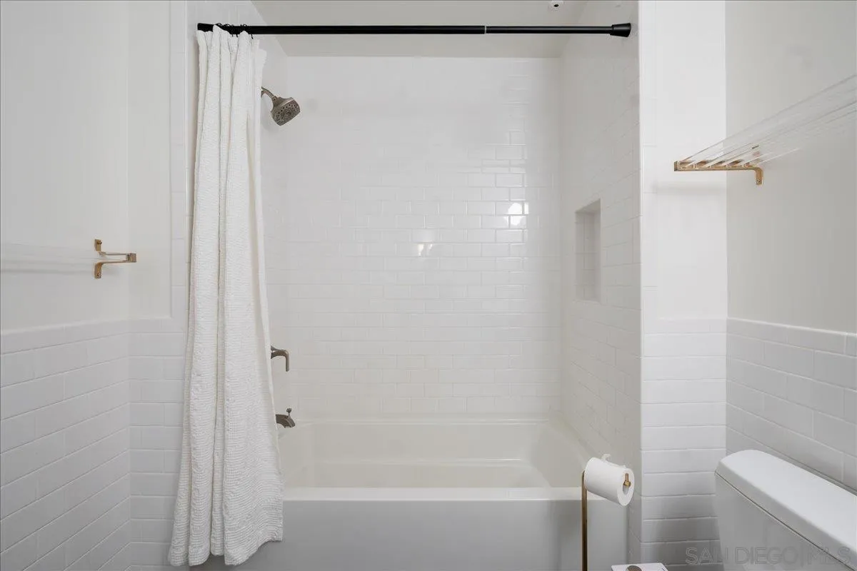 https://cdn.realtyfeed.com/cdn/127/260005693/1a638184acb344ab46ab535b49f55d16.webp