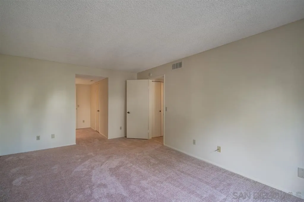 https://cdn.realtyfeed.com/cdn/127/260005696/5d418956b47187361534ce2fa8069877.webp