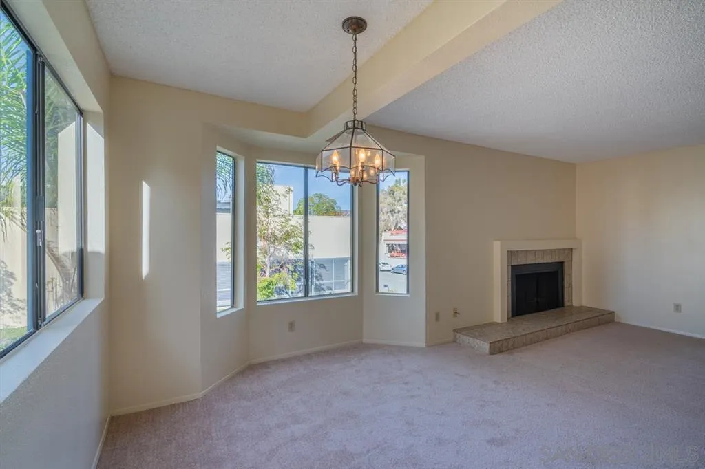 https://cdn.realtyfeed.com/cdn/127/260005696/846299c6950bdcc67add9a9383dd561a.webp