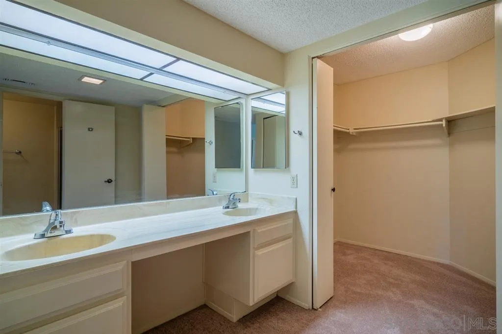 https://cdn.realtyfeed.com/cdn/127/260005696/ec913460061b2c721342757293092200.webp