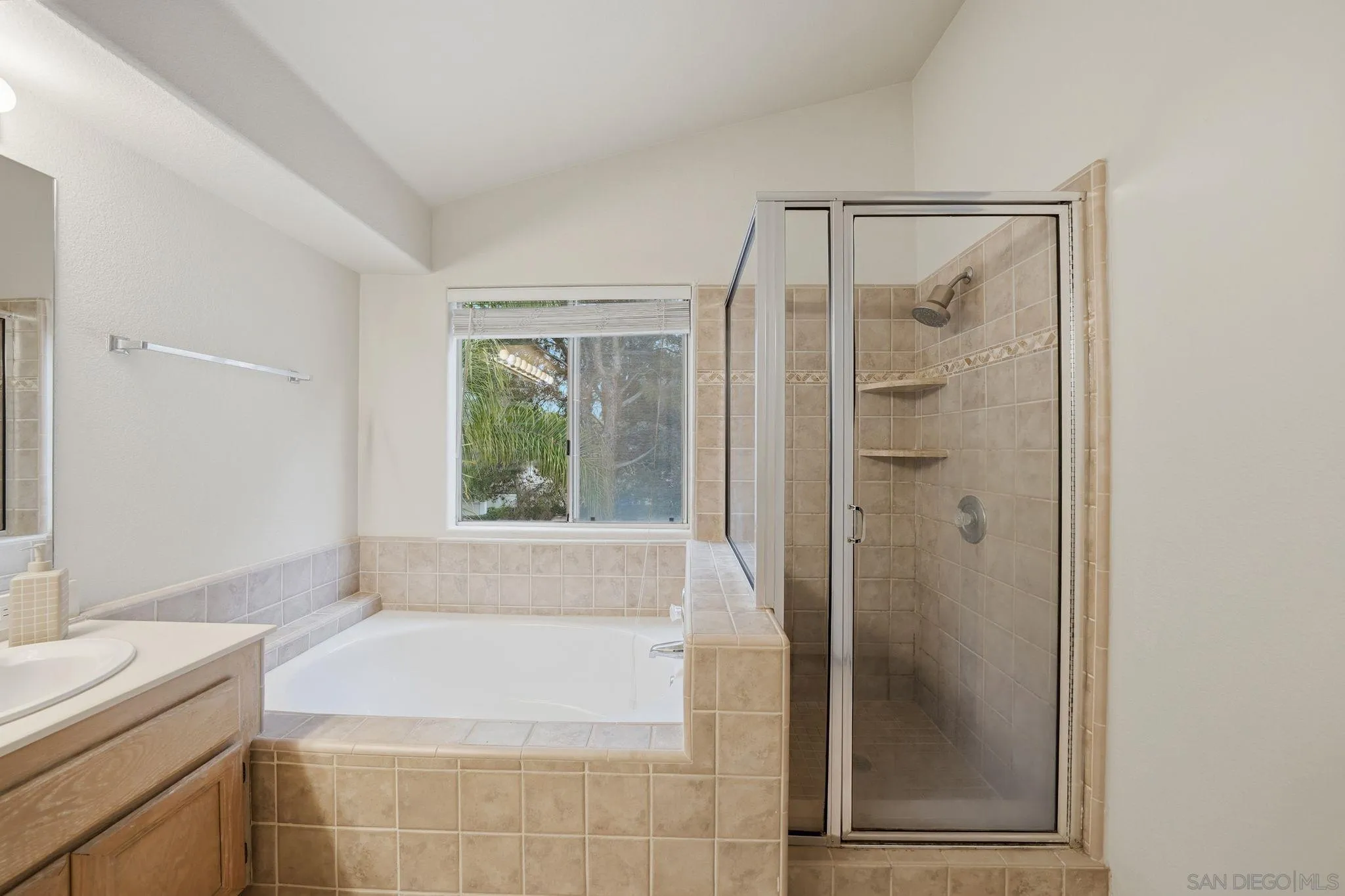https://cdn.realtyfeed.com/cdn/127/260005705/60d56572660abf1b722bd99f2f87963b.webp