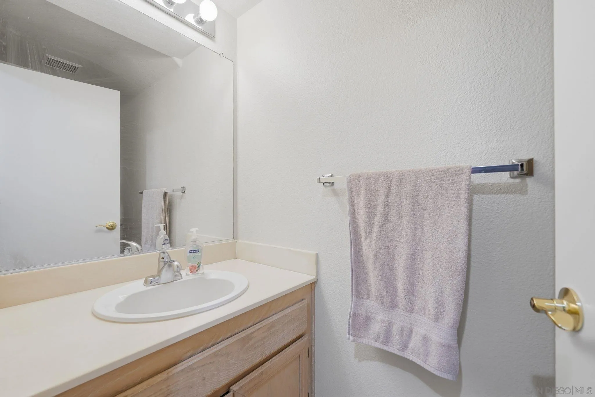 https://cdn.realtyfeed.com/cdn/127/260005705/698e9756f139954b006806b36c72e894.webp