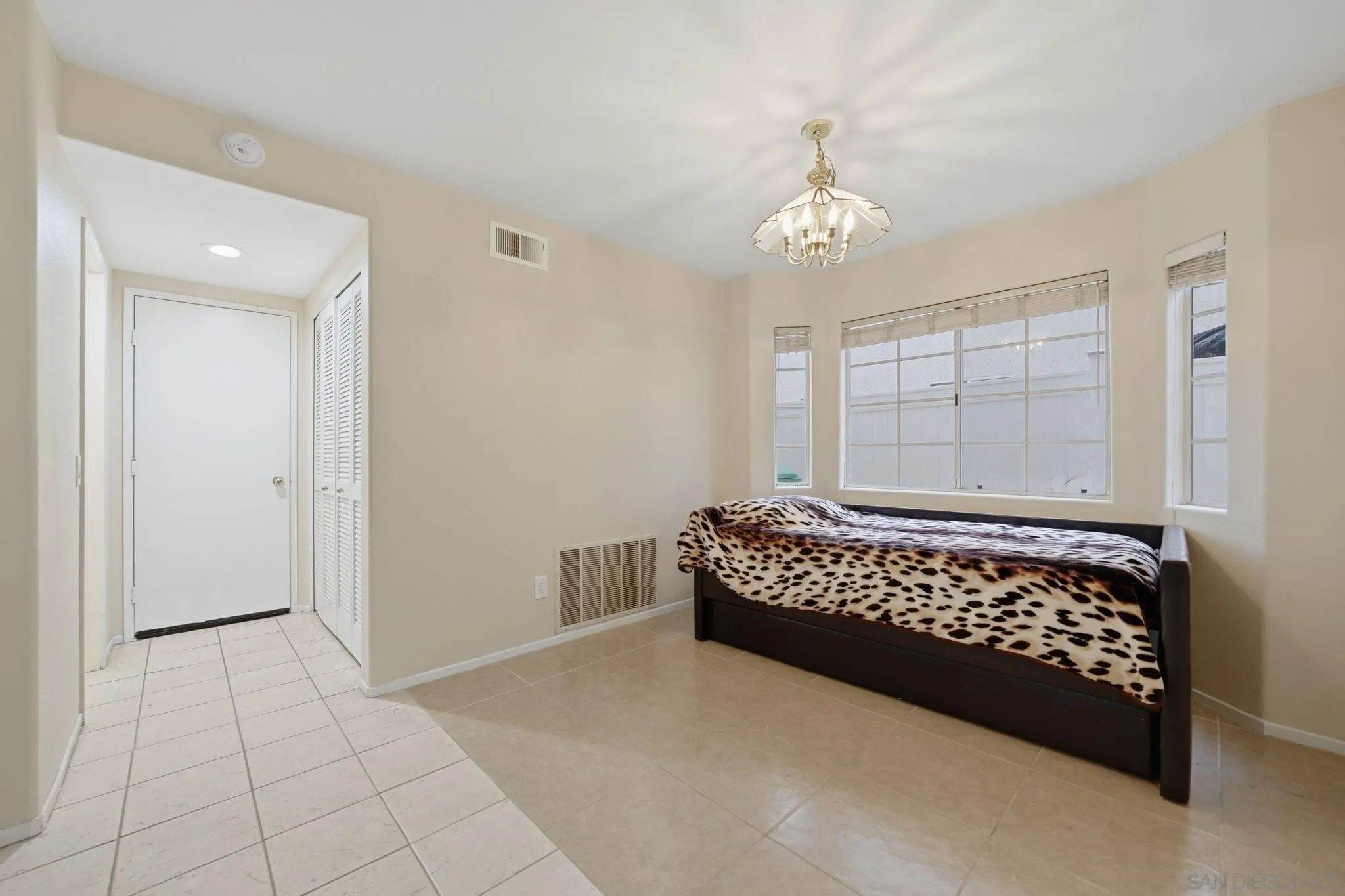 https://cdn.realtyfeed.com/cdn/127/260005705/abeca365cdc7ea0271d8012176502036.webp