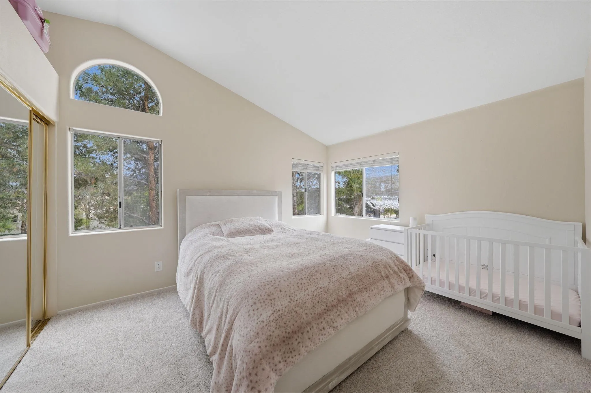 https://cdn.realtyfeed.com/cdn/127/260005705/e6768eaf8475650630e2ec532118e003.webp