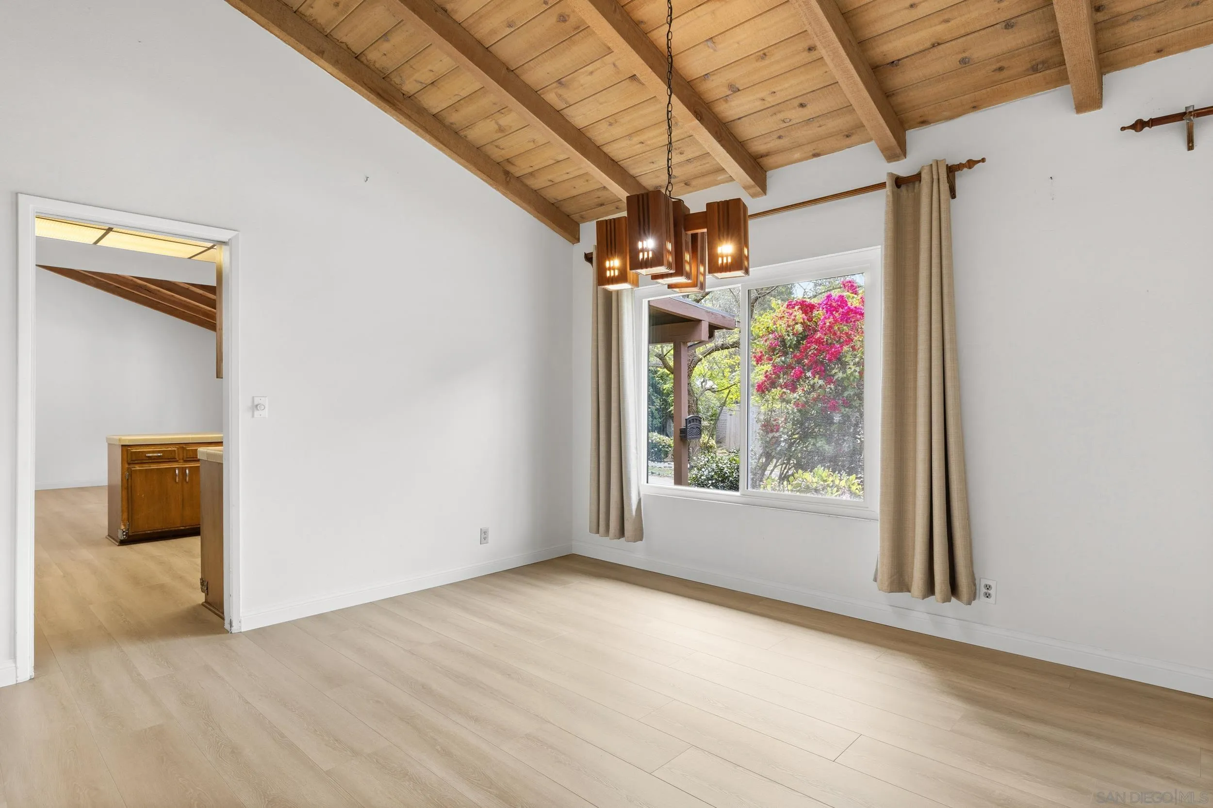 https://cdn.realtyfeed.com/cdn/127/260005706/1a0fc23c1a0db34eac680a3b55a68b2f.webp