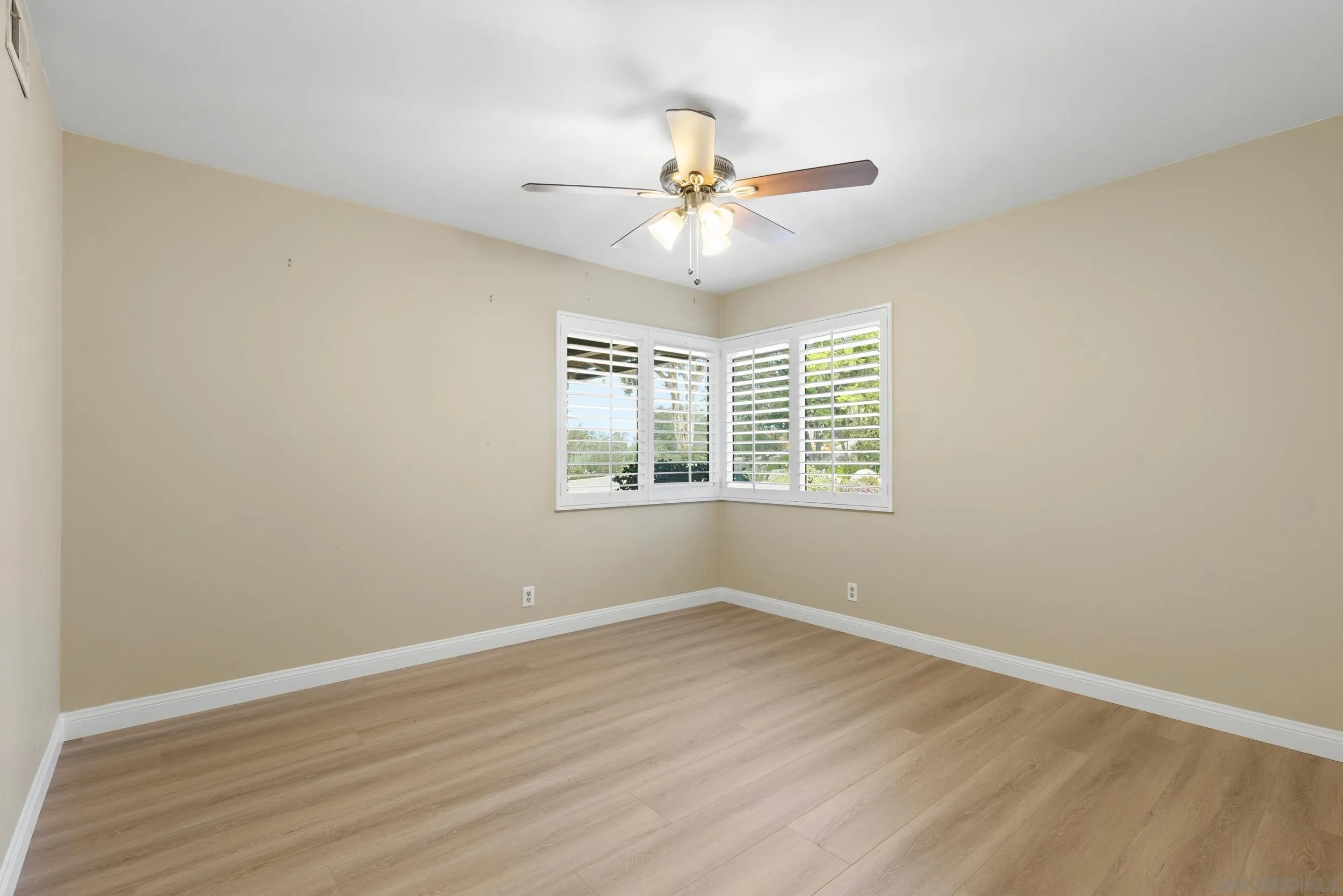 https://cdn.realtyfeed.com/cdn/127/260005706/d87eb64e5582821ab3944d66f3c024fe.webp