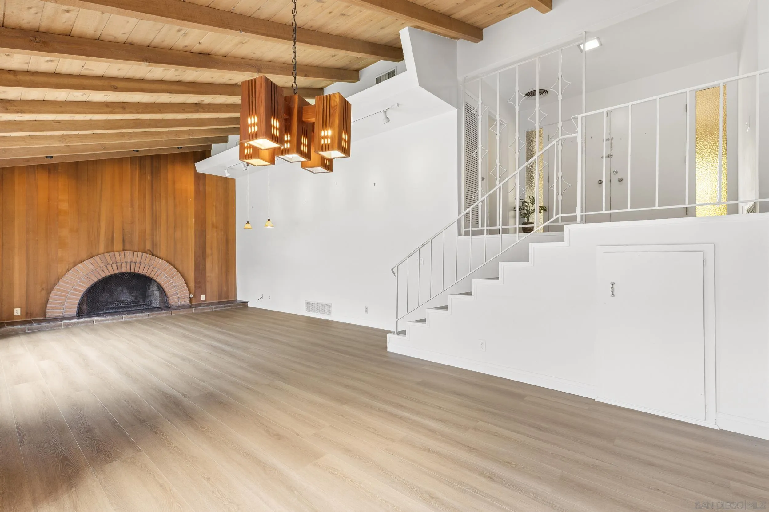 https://cdn.realtyfeed.com/cdn/127/260005706/e833b25823995777f796633dd38ea43e.webp