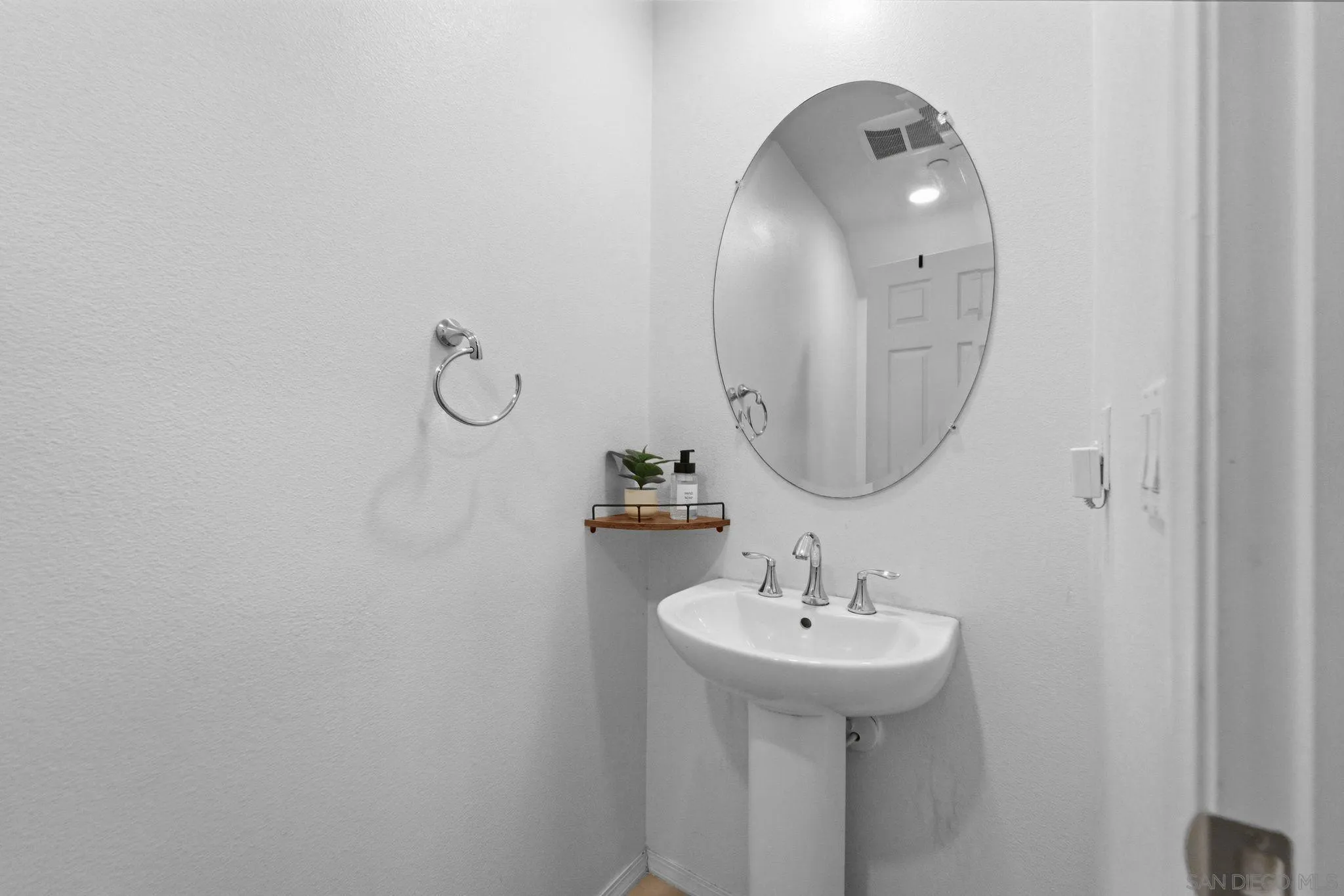 Photo #36: 260005710 Listing: Photo #36