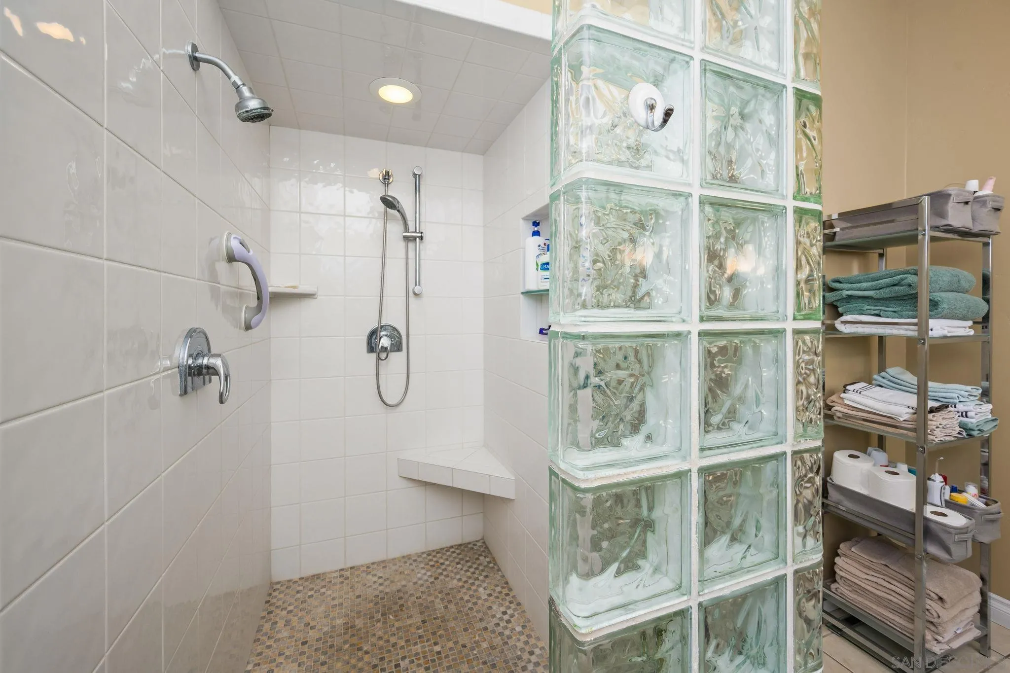 https://cdn.realtyfeed.com/cdn/127/260005714/b6b0d540beba6dc5660dfc547592bb30.webp