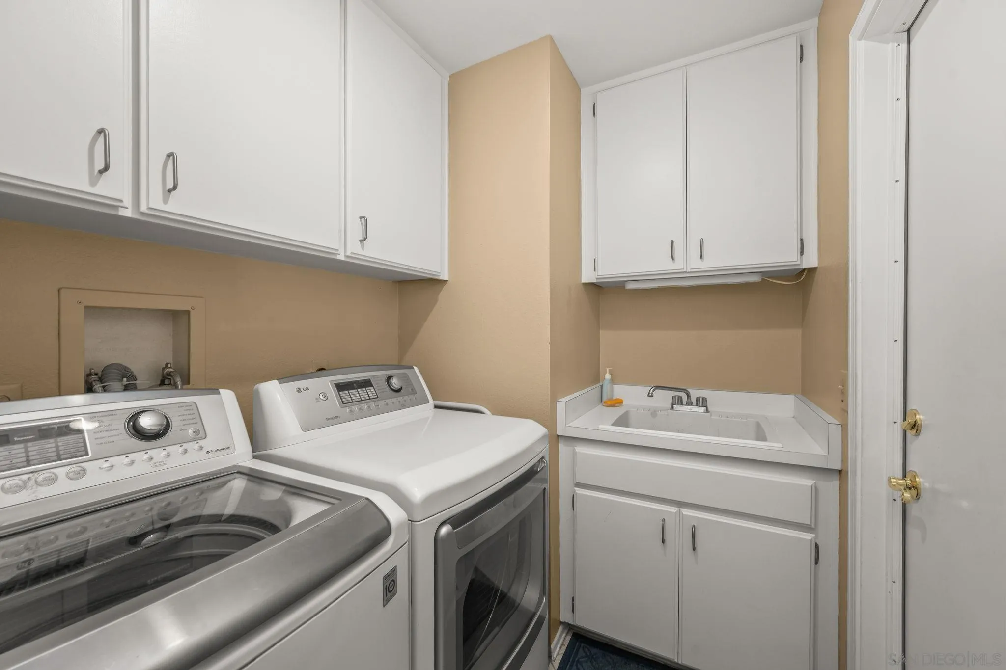 https://cdn.realtyfeed.com/cdn/127/260005714/c2bce814747074c96e8154e20027ccf4.webp