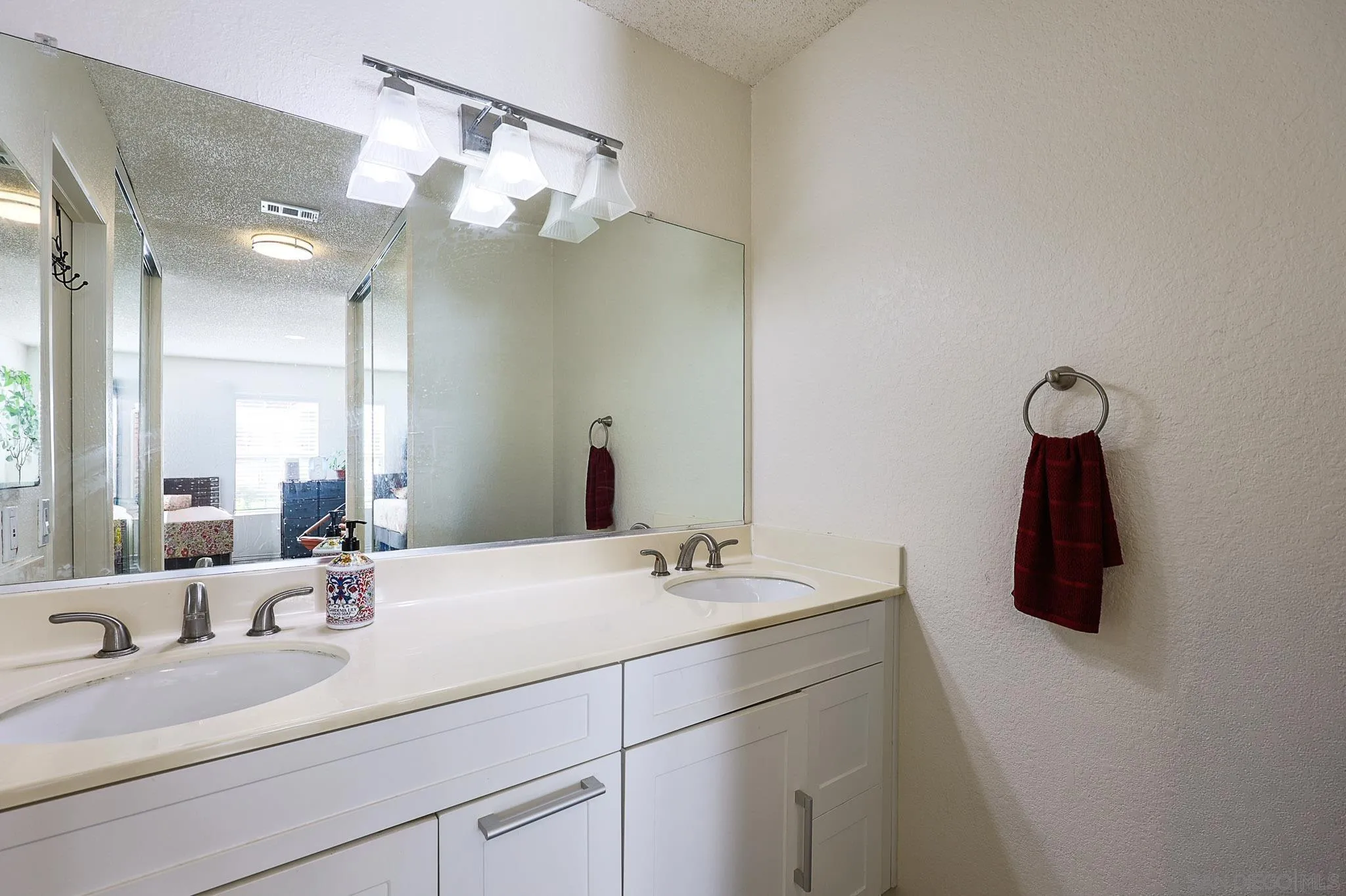 Photo #13: 260005716 Listing: Photo #13