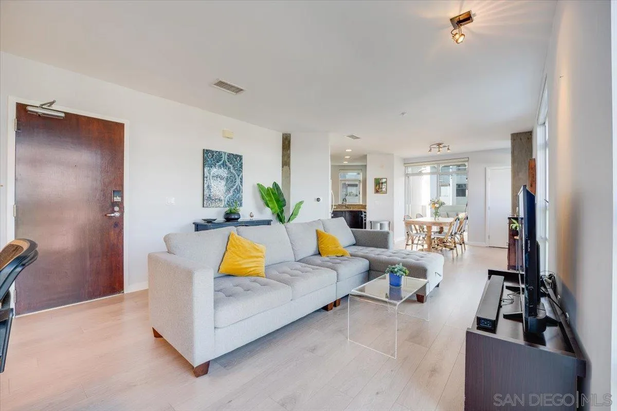 Photo #2: 260005723 Listing: Photo #2