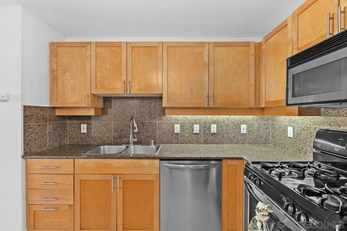 https://cdn.realtyfeed.com/cdn/127/260005724/78325098ce8b74e4d65f5b085e8261b9.webp