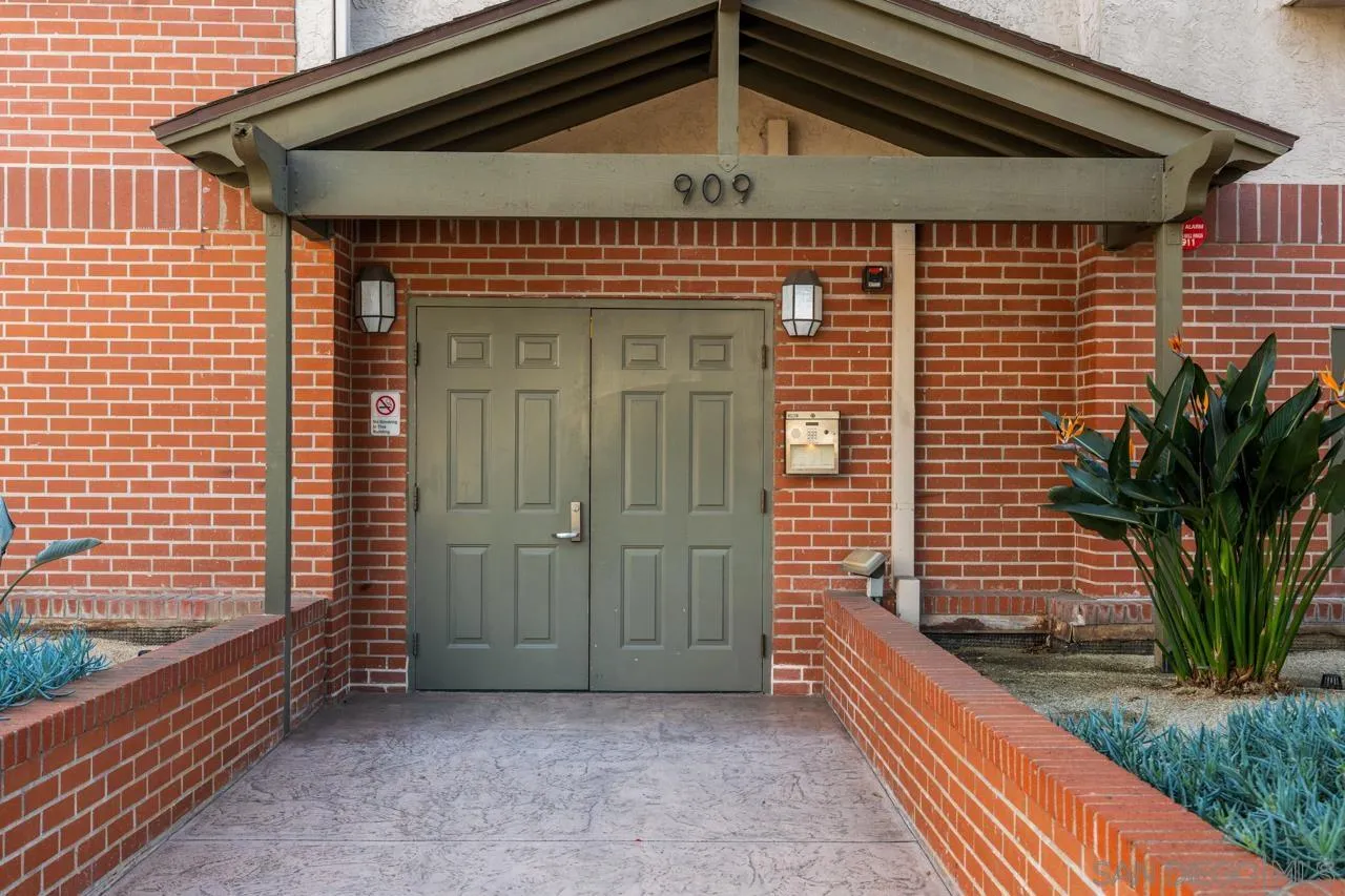 https://cdn.realtyfeed.com/cdn/127/260005729/06bd0947f1e845d32c27892d2ebc5c8d.webp