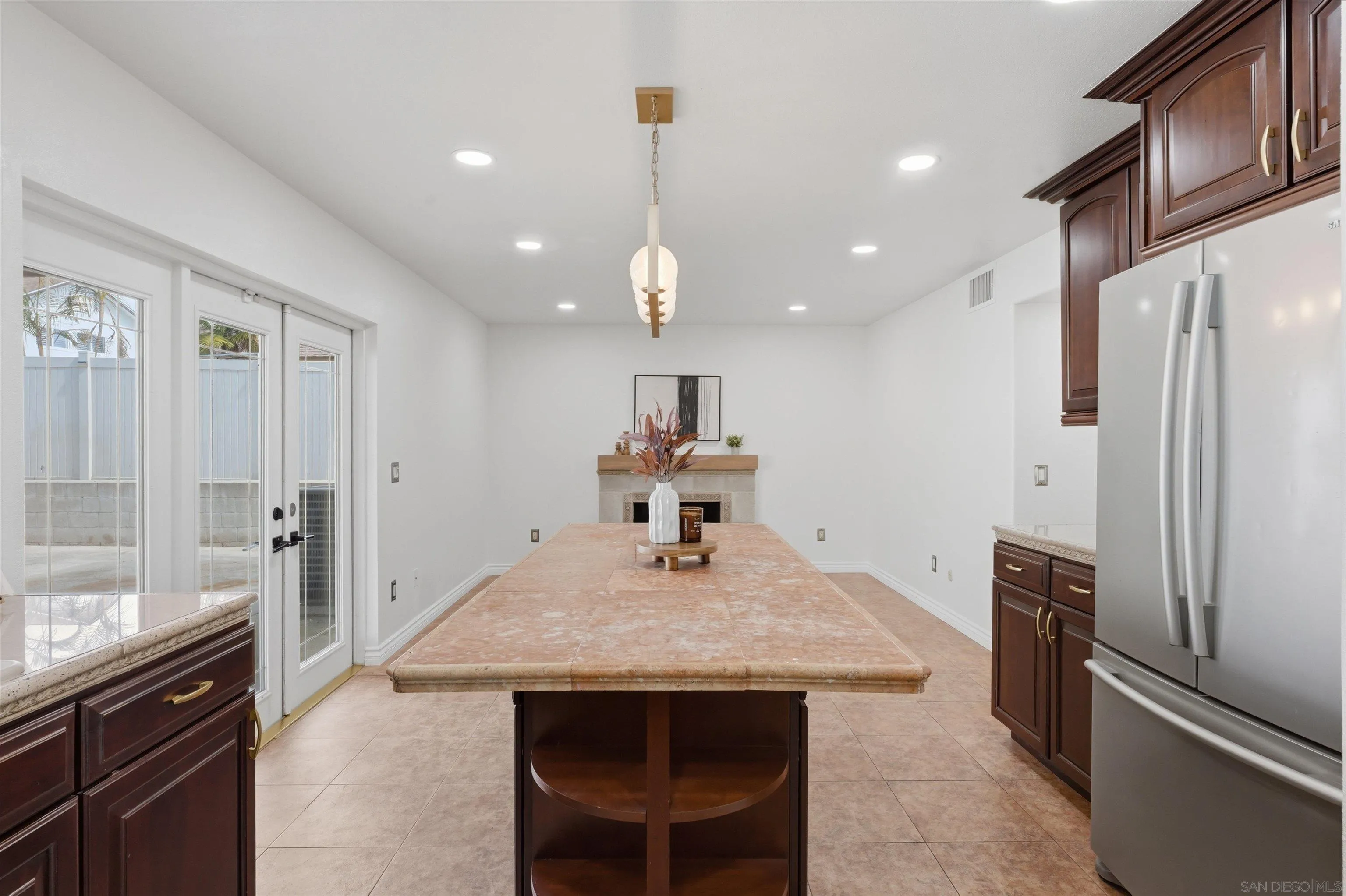 https://cdn.realtyfeed.com/cdn/127/260005742/abfc62ac610226cf0e6714f0df2b88be.webp