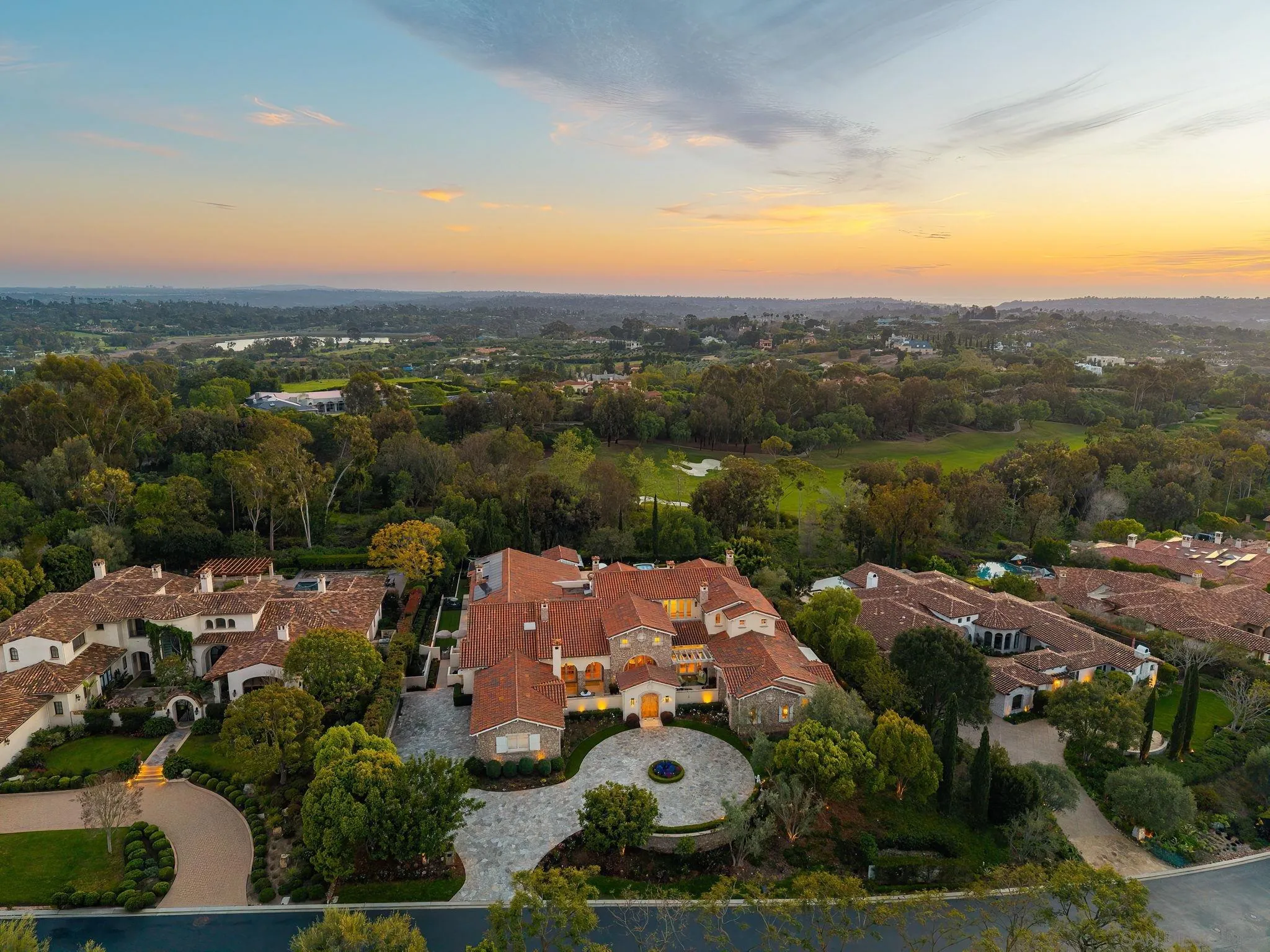 https://cdn.realtyfeed.com/cdn/127/260005757/8755d1d027c4f5058bbf68cfb2c438dc.webp