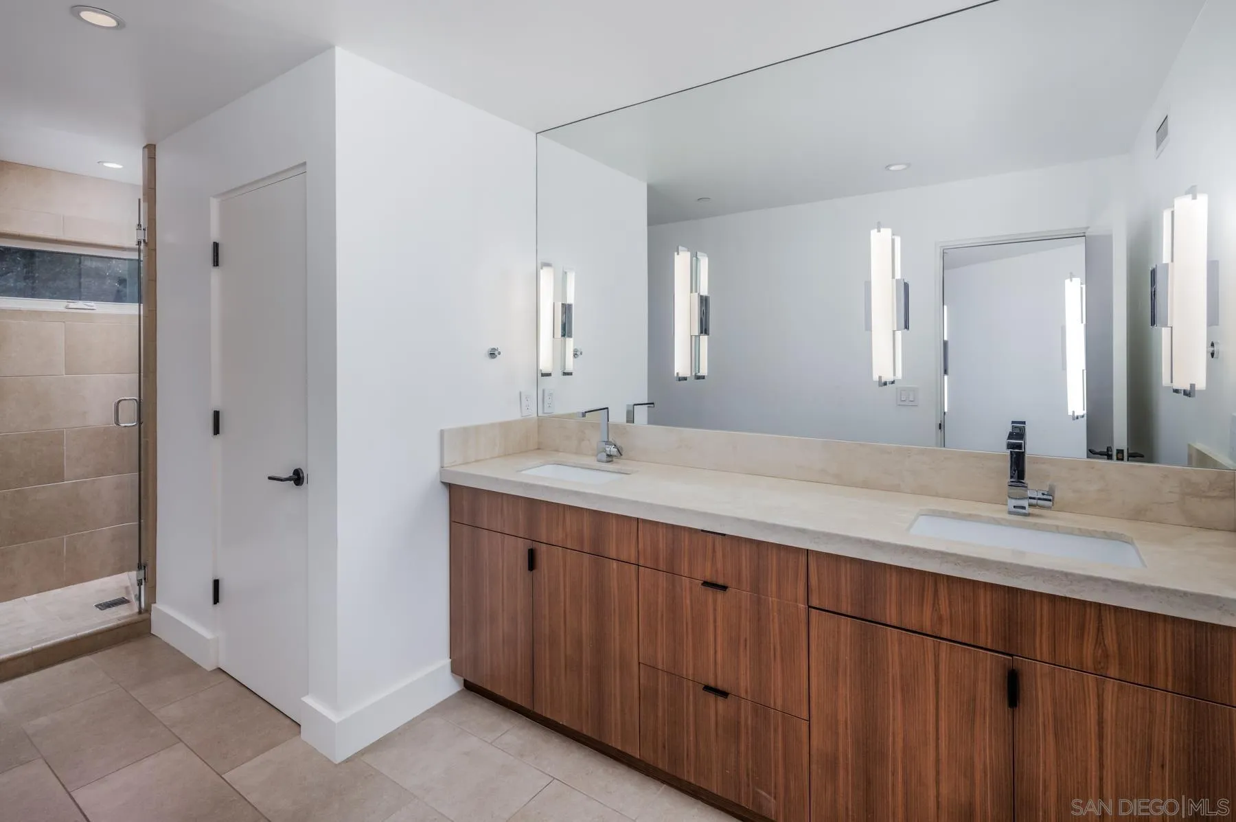 https://cdn.realtyfeed.com/cdn/127/260005761/4bef1255436c87a764ecd3bff9e16d57.webp