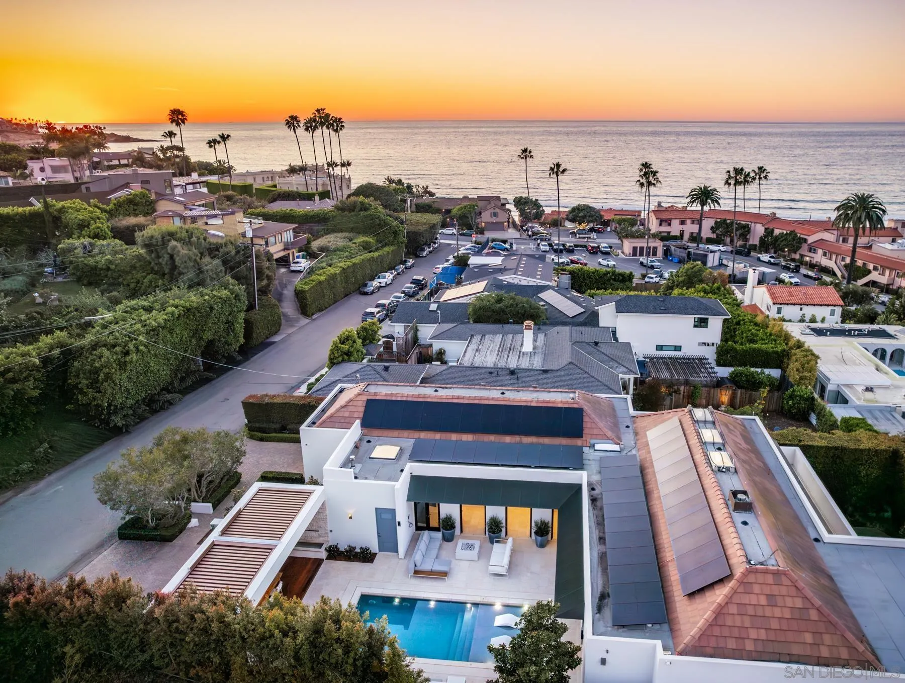 https://cdn.realtyfeed.com/cdn/127/260005761/63cf57e1ca9fad289abb3dd375e51010.webp