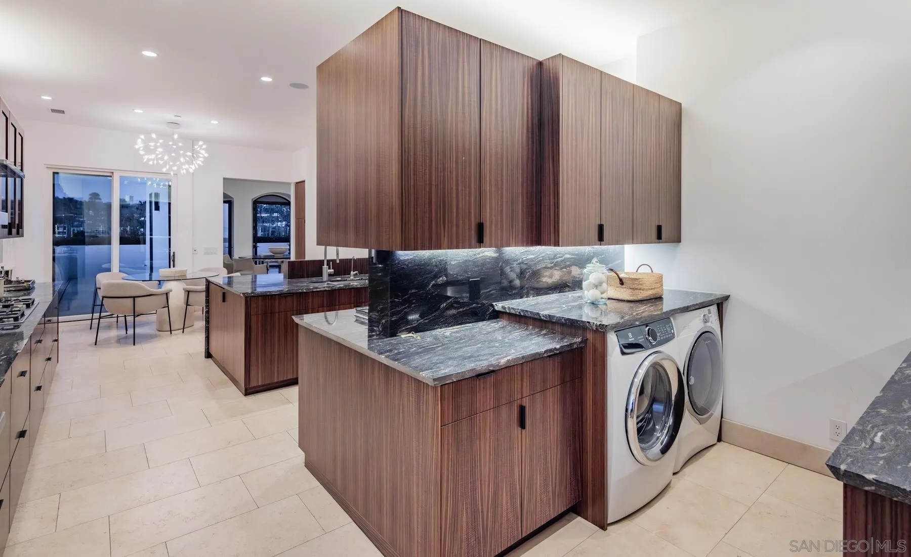 https://cdn.realtyfeed.com/cdn/127/260005761/67fc922a6f61575b6547c06dec19e1b8.webp