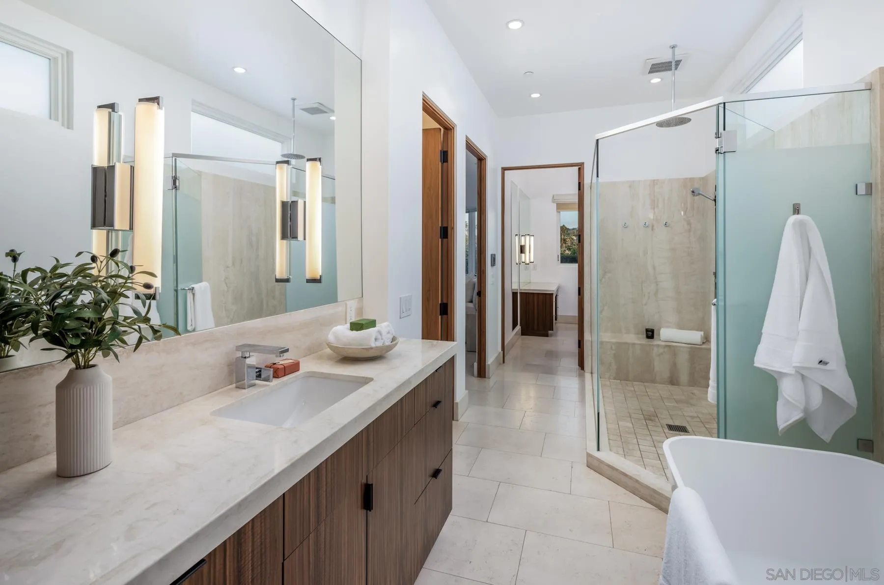 https://cdn.realtyfeed.com/cdn/127/260005761/6d36068b1f0bf00798efd5b58603dba1.webp