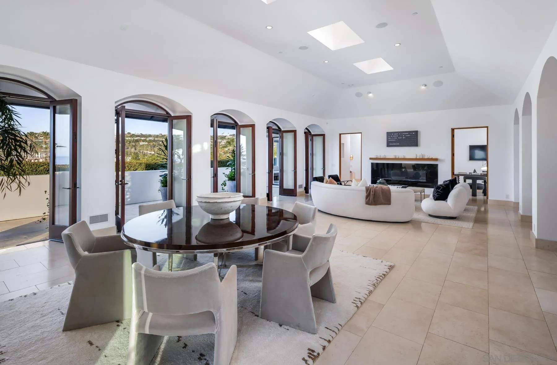 https://cdn.realtyfeed.com/cdn/127/260005761/c2776508f3825474bc3d4938db477474.webp