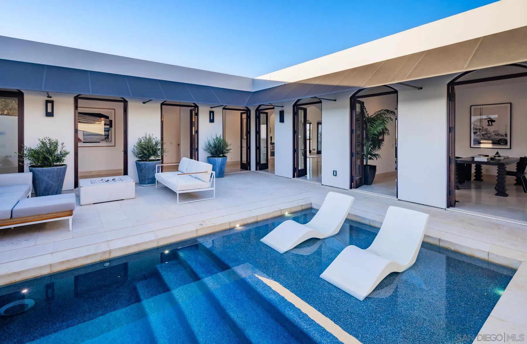 https://cdn.realtyfeed.com/cdn/127/260005761/d8c70d9fcd009fe5d621a61e7e71011b.webp