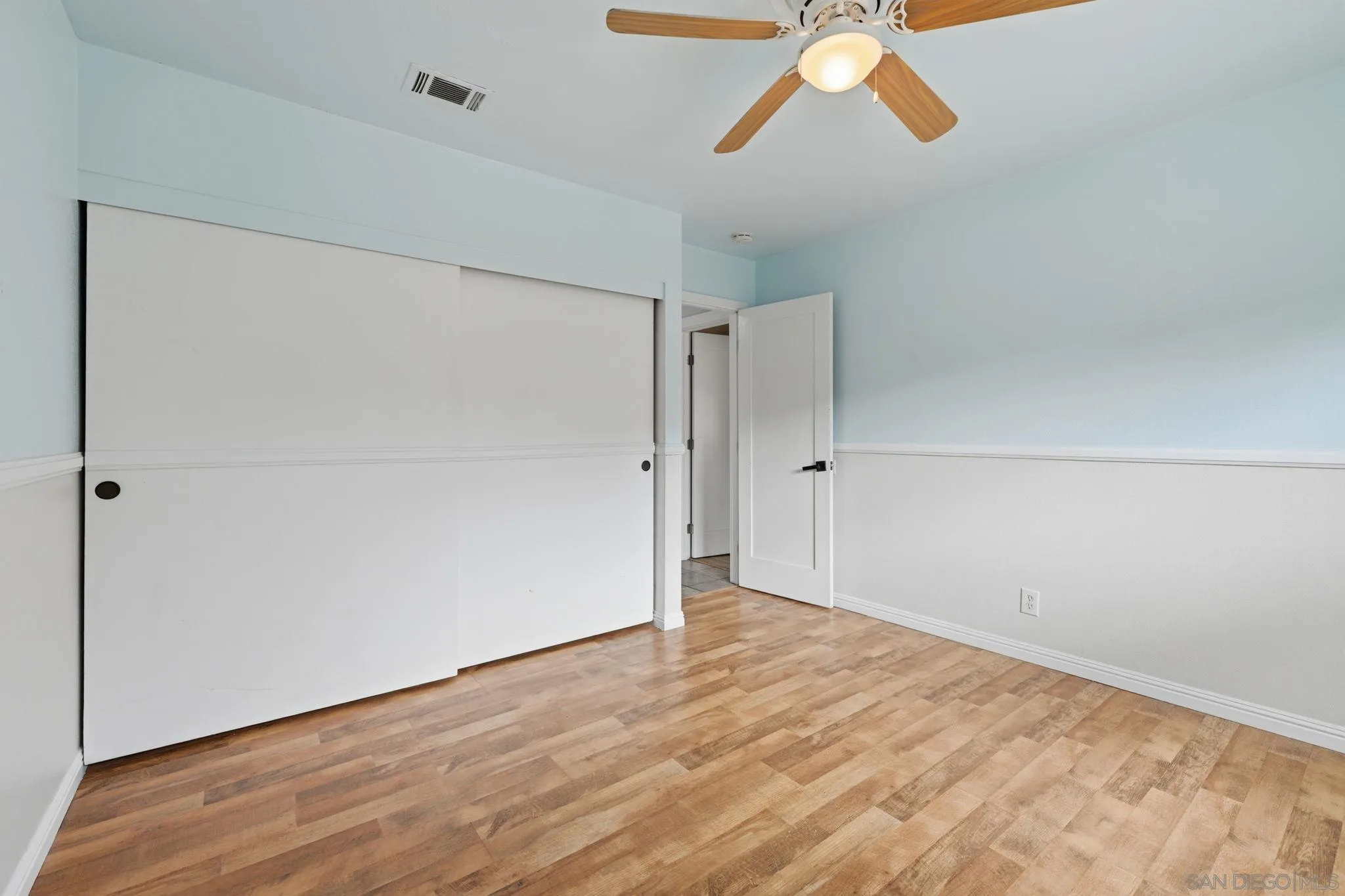 https://cdn.realtyfeed.com/cdn/127/260005765/44647bbbff5400ba1544b463e4fdf927.webp