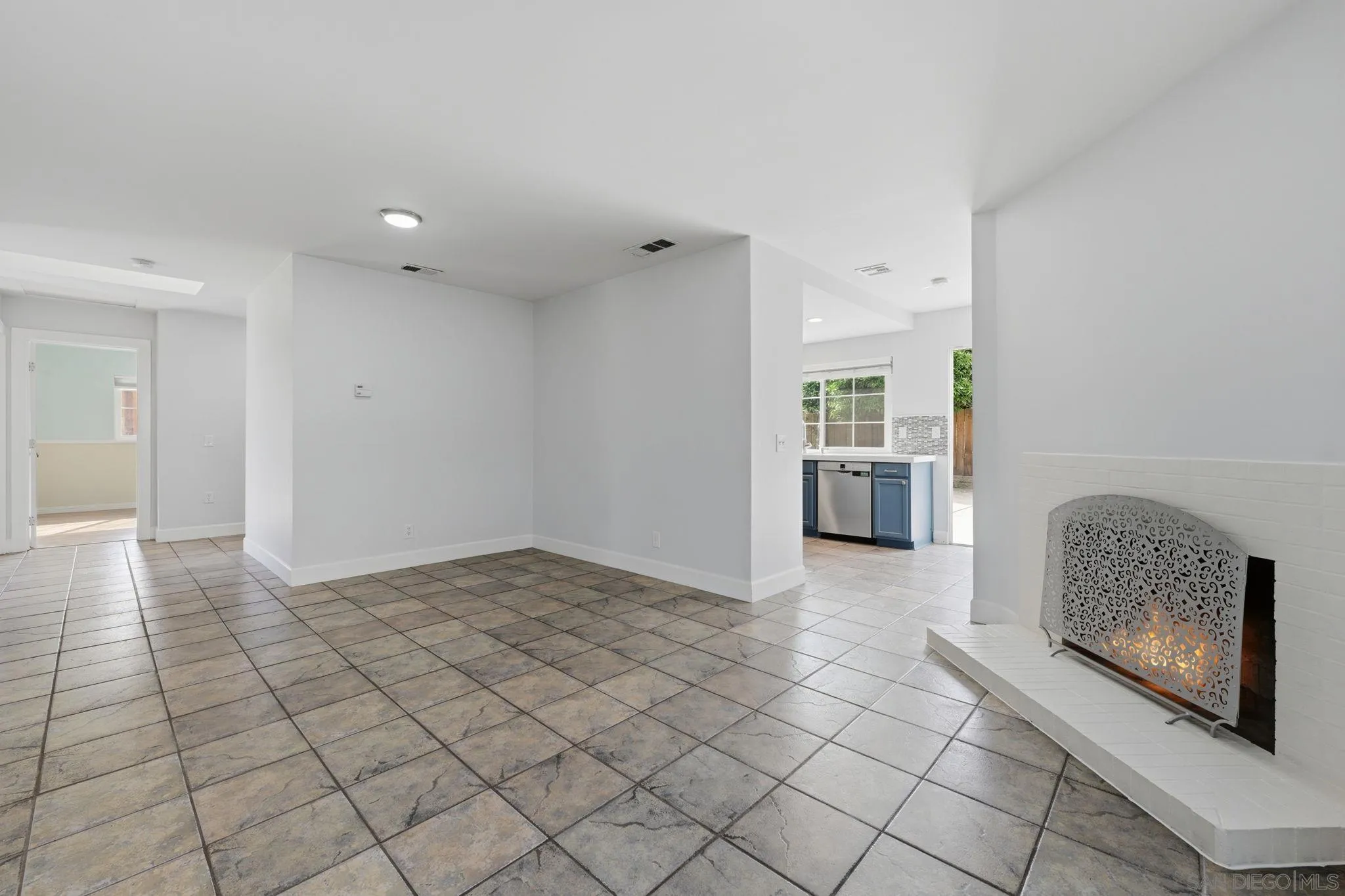 https://cdn.realtyfeed.com/cdn/127/260005765/7d2add1cdc907f5b40aa1c5253a90968.webp