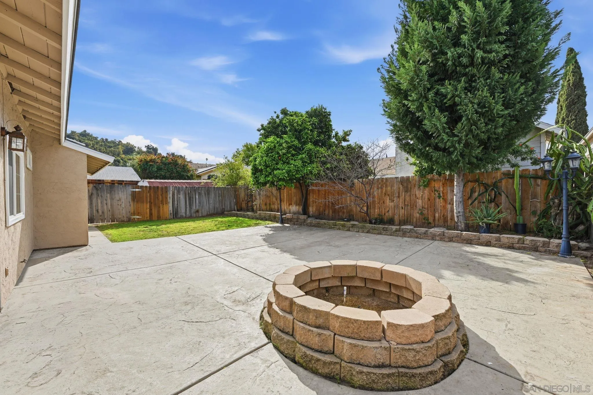 https://cdn.realtyfeed.com/cdn/127/260005765/ad0c6811692abd20e722ec7c6f2da766.webp