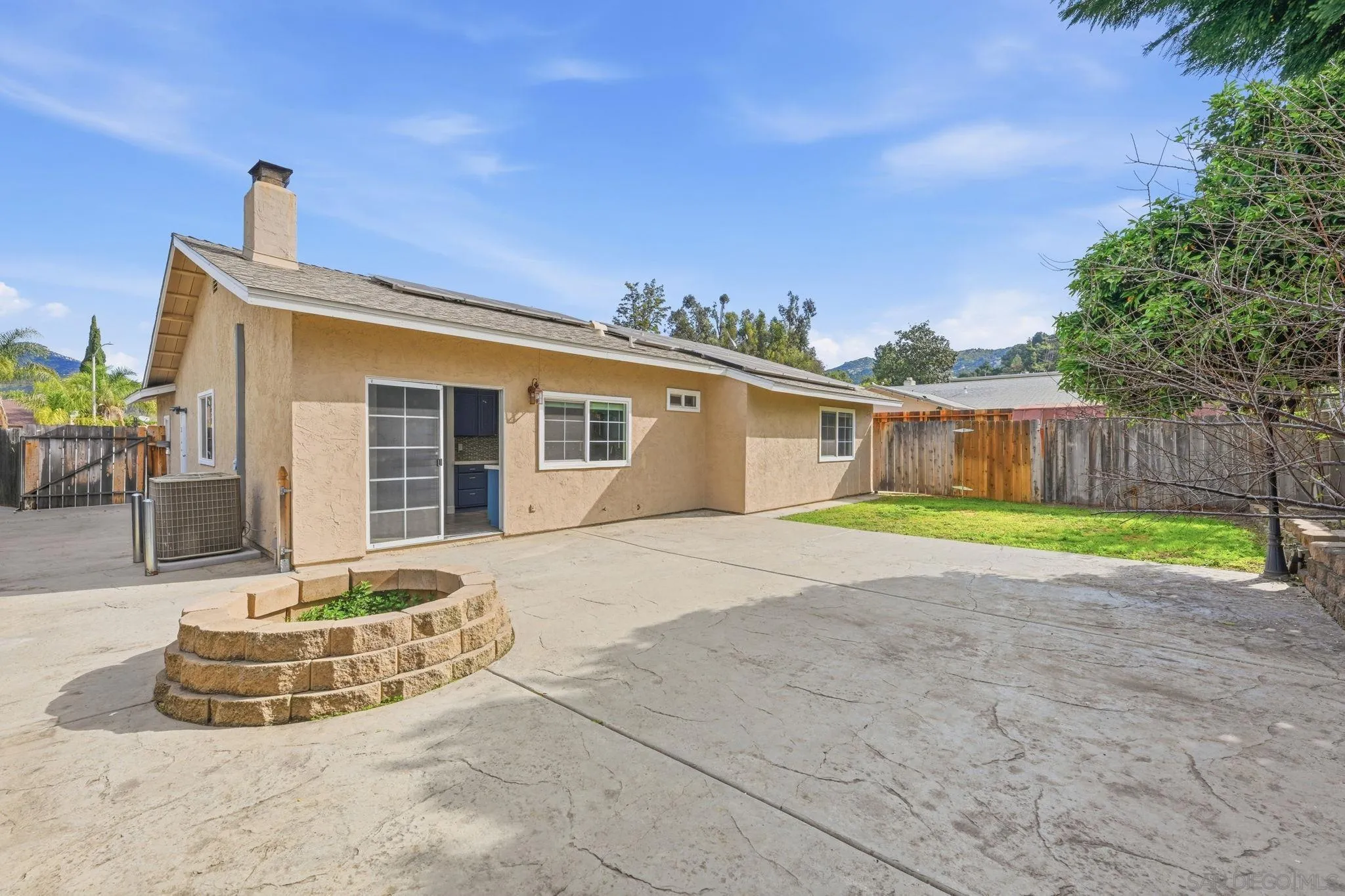 https://cdn.realtyfeed.com/cdn/127/260005765/c700c1ea14130976633eb51ead552733.webp