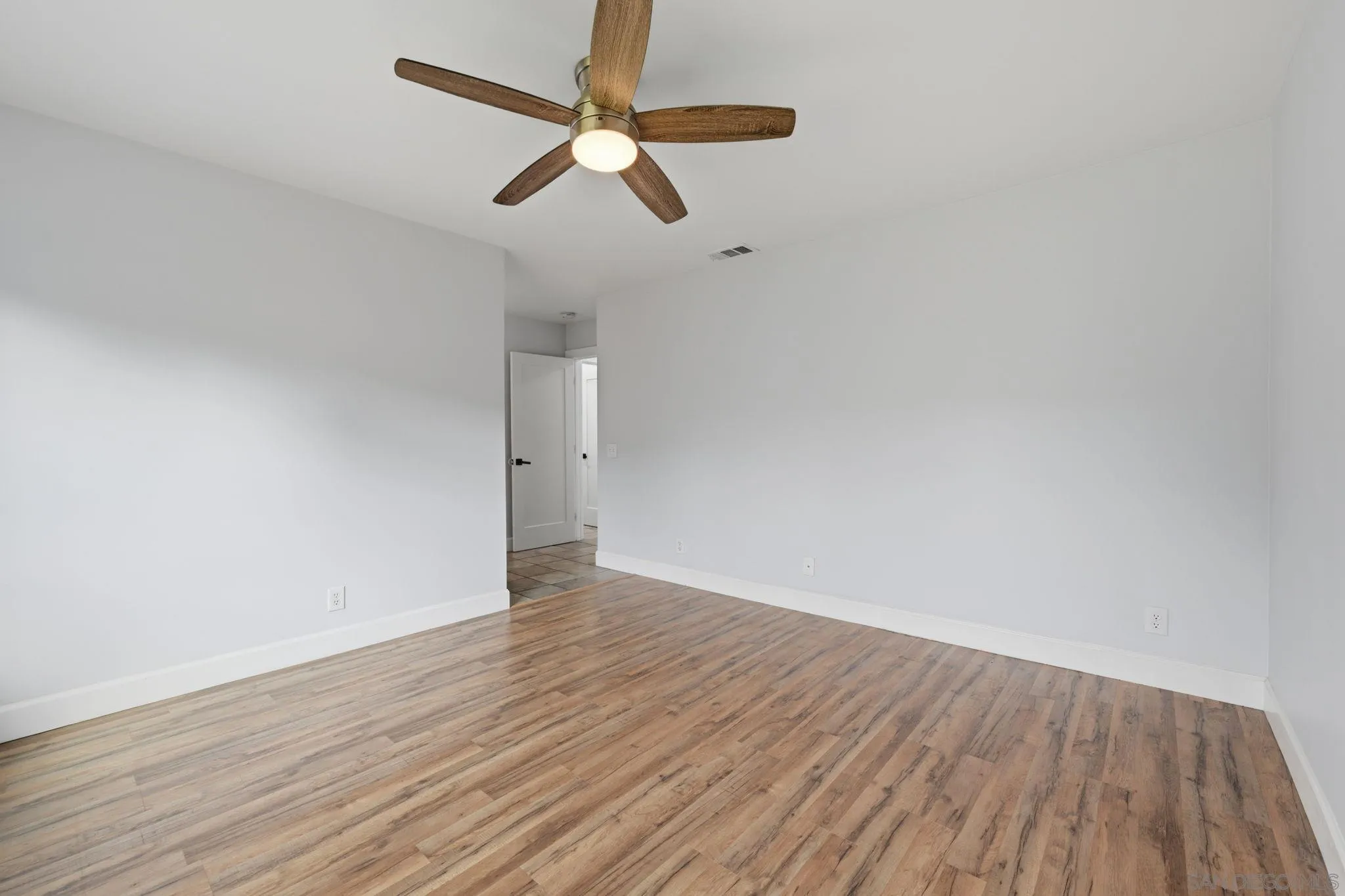 https://cdn.realtyfeed.com/cdn/127/260005765/cab3d155521b64c75fb31a75cc25d283.webp
