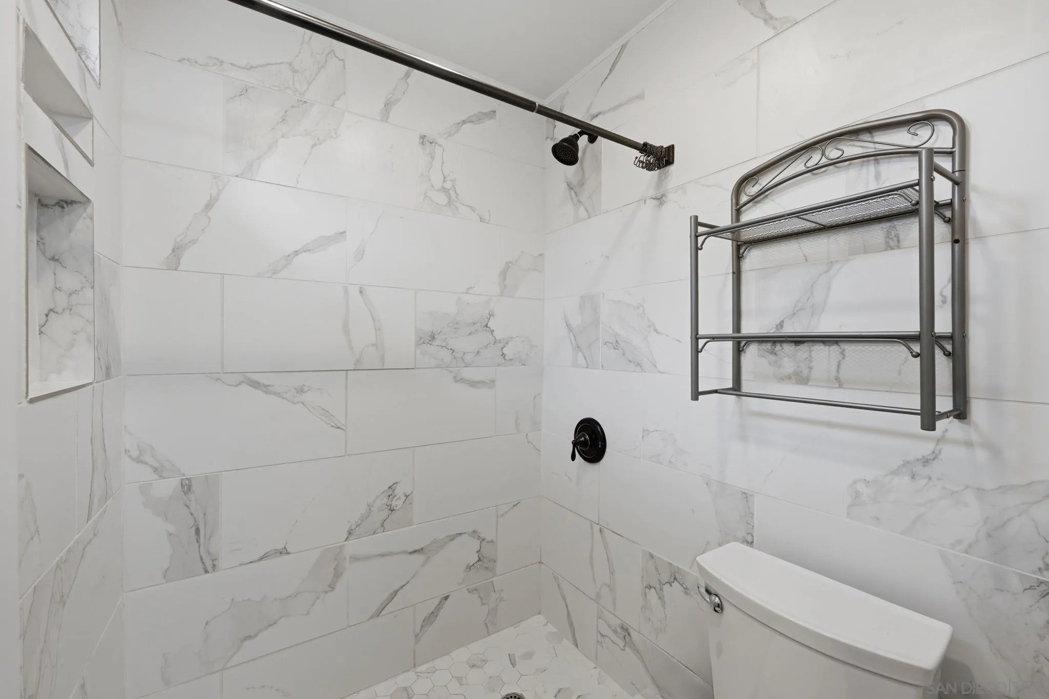 https://cdn.realtyfeed.com/cdn/127/260005765/d1657bca1089d692a6adbf33164c6c41.webp