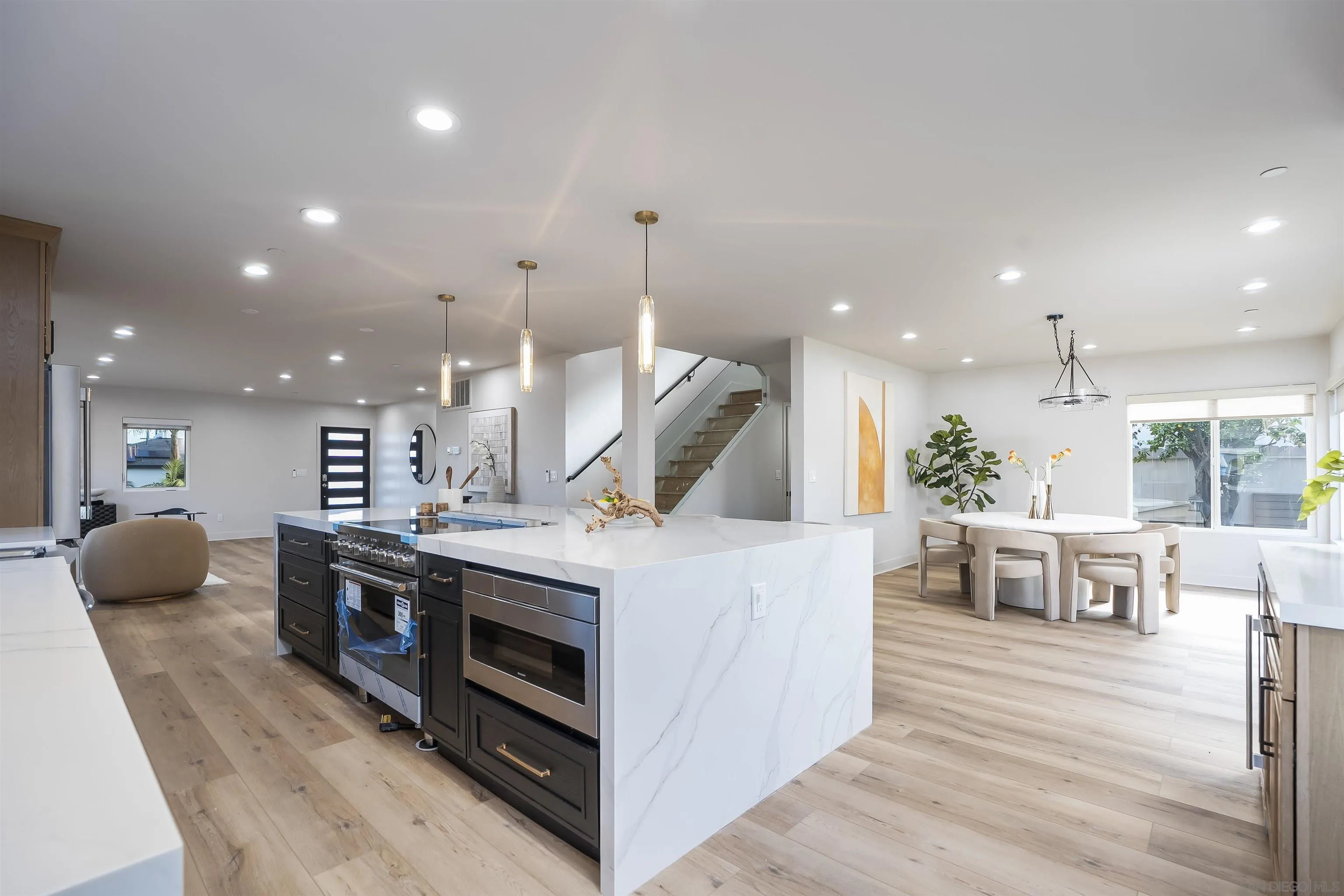 https://cdn.realtyfeed.com/cdn/127/260005768/33a96b83f458c2854ab9d9ca0062ba88.webp