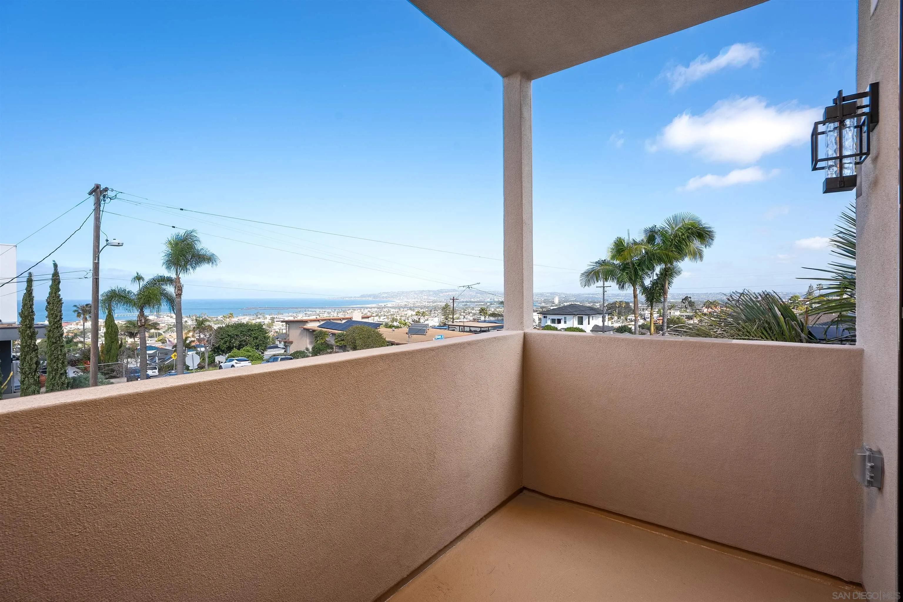 https://cdn.realtyfeed.com/cdn/127/260005768/408b16d887796ca81b765beb5f9b8db5.webp