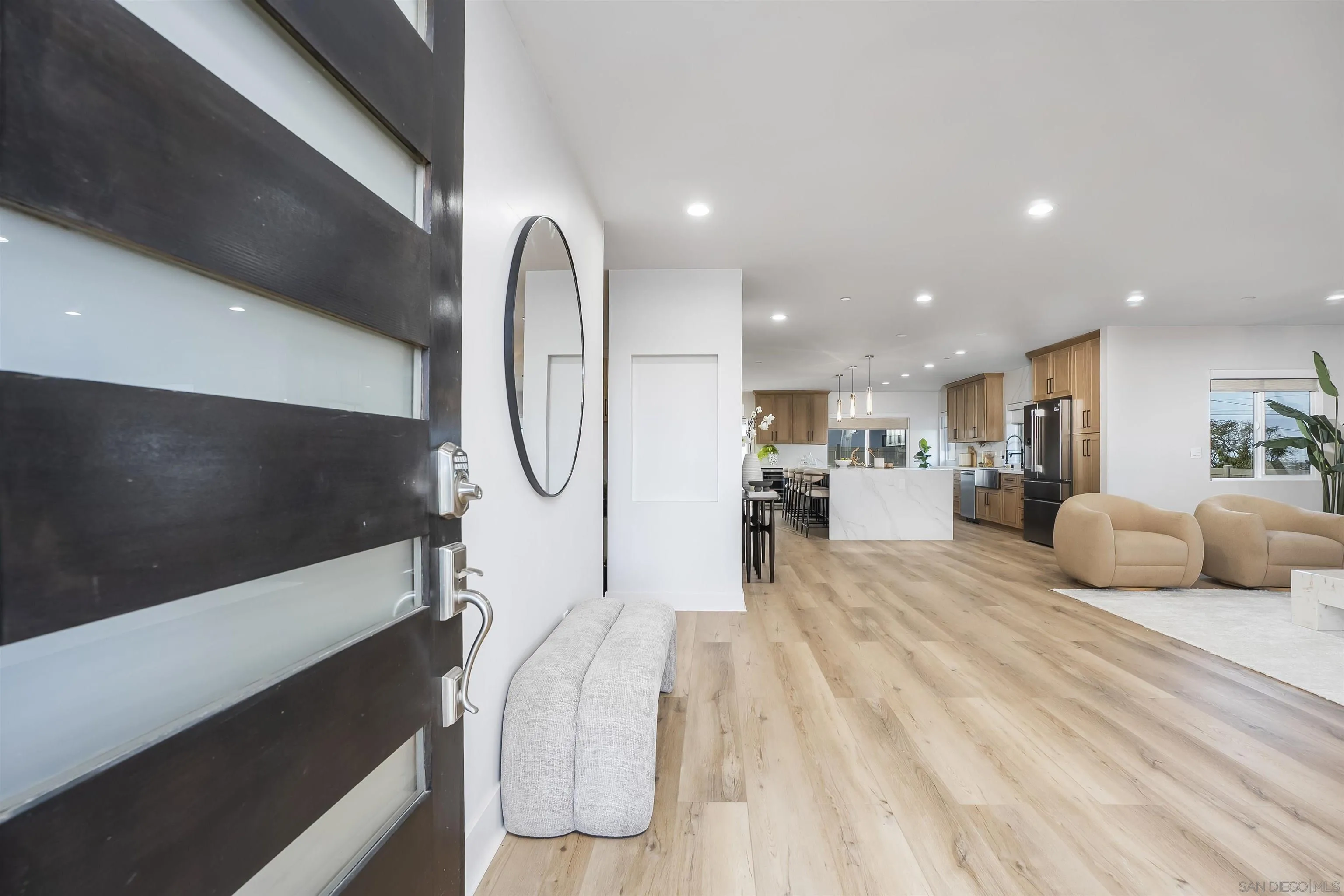 https://cdn.realtyfeed.com/cdn/127/260005768/c759dd802f29e3b54bf7548430bebed7.webp