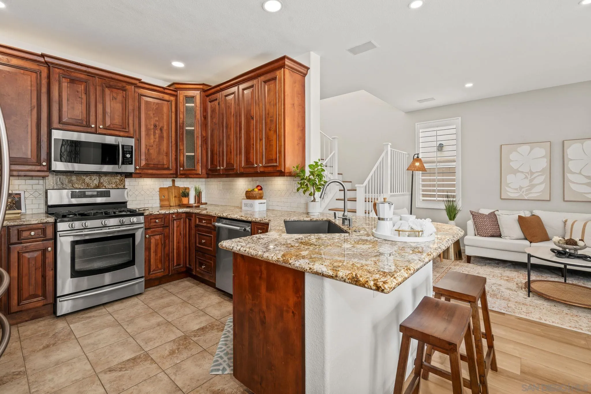 https://cdn.realtyfeed.com/cdn/127/260005770/f298493fac8b798fb584ff07fc593c39.webp