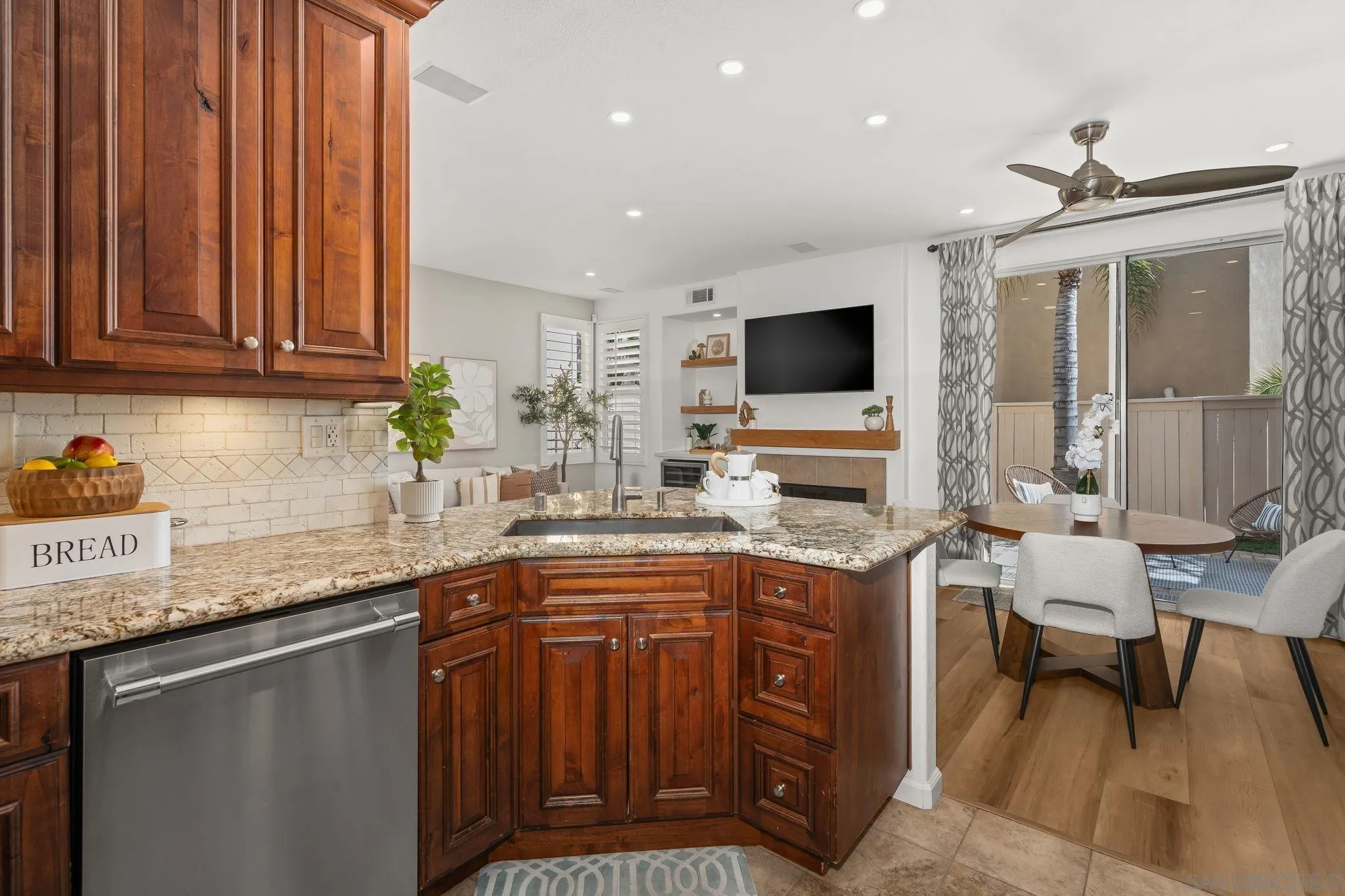 https://cdn.realtyfeed.com/cdn/127/260005770/fced7ce648c7c7a60a2d755b22c6350a.webp