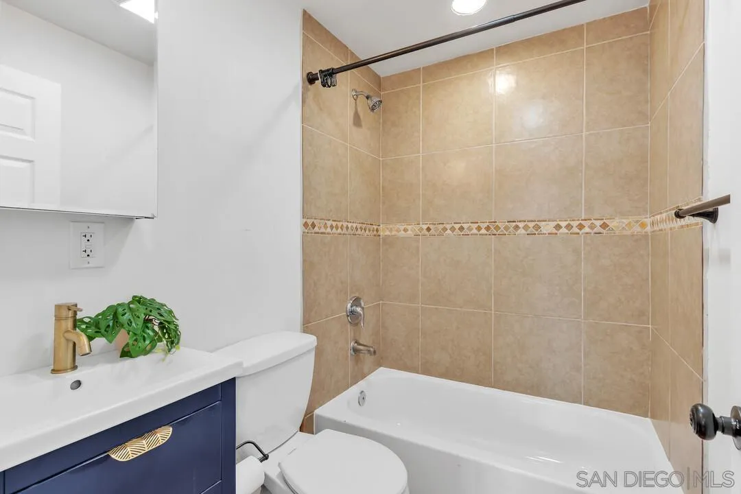 https://cdn.realtyfeed.com/cdn/127/260005771/158ffee95bf59d55a8ccc244787b1c46.webp