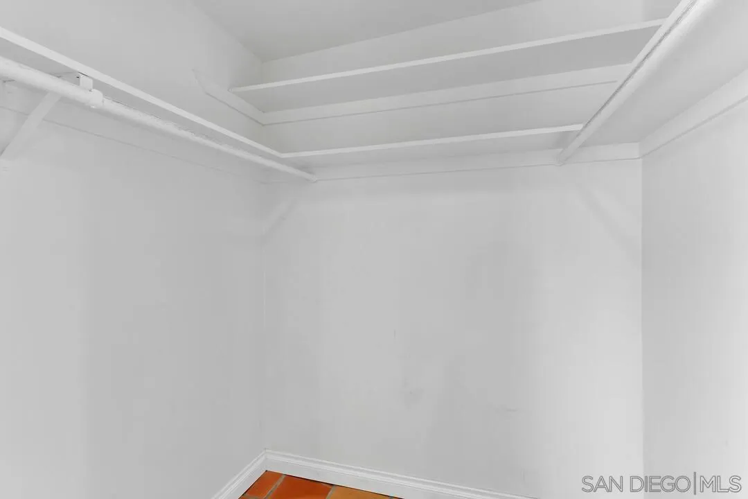 https://cdn.realtyfeed.com/cdn/127/260005771/e8d8afe1a9363a69a96955902755d53f.webp