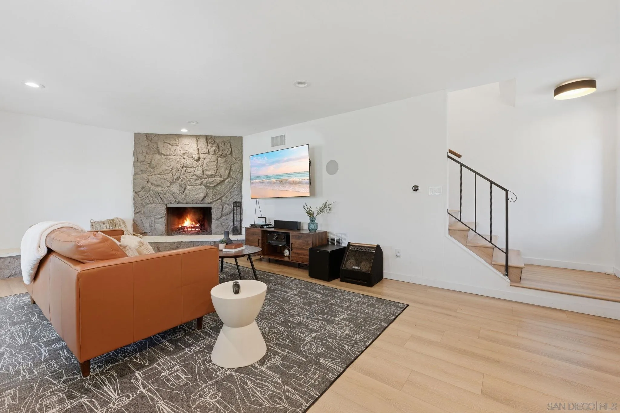 https://cdn.realtyfeed.com/cdn/127/260005777/3cfd1649c3a7b52facf49640d6342d50.webp
