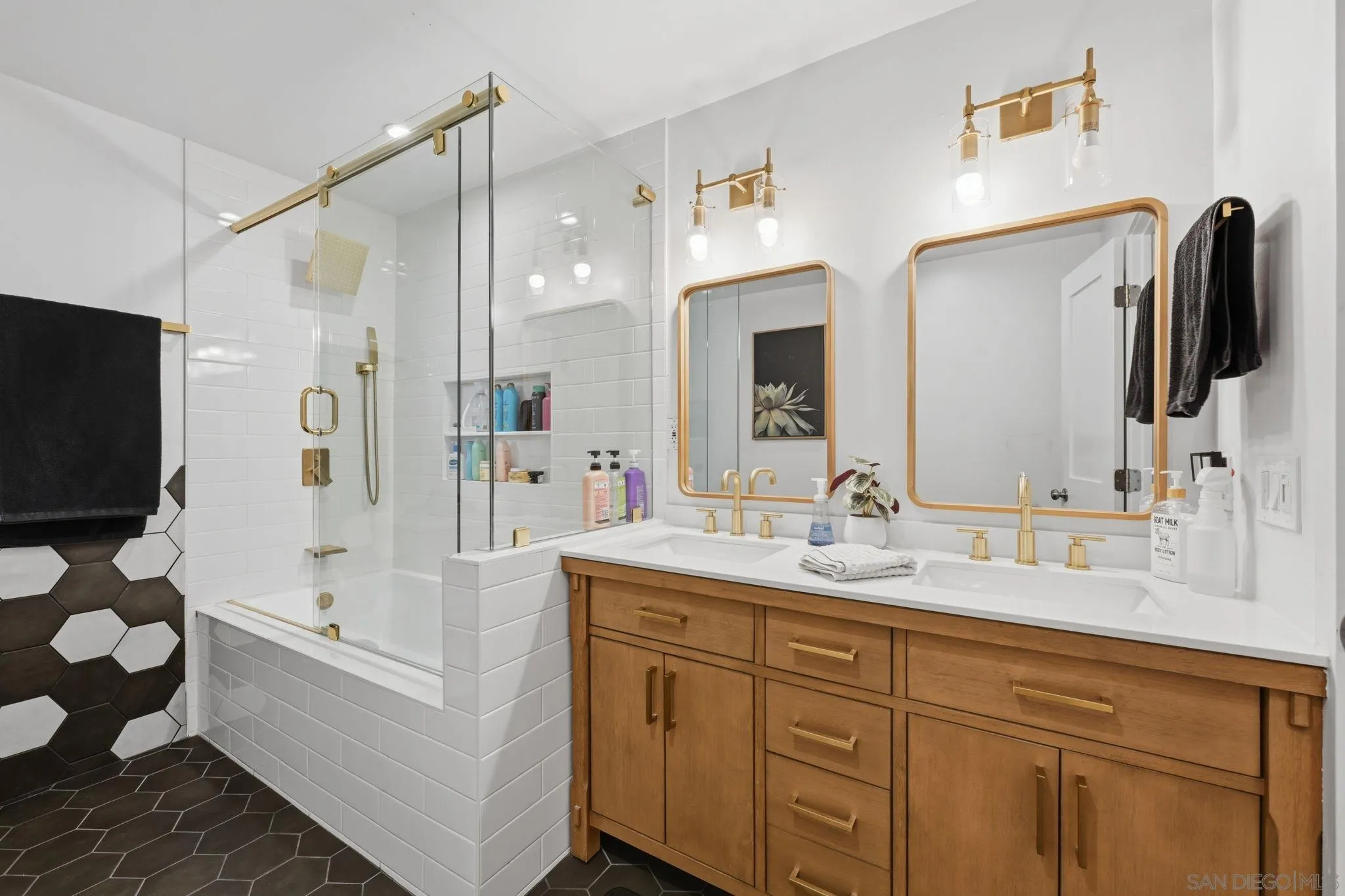 https://cdn.realtyfeed.com/cdn/127/260005777/779c669bfaaafb3714a6eb93f309cc52.webp