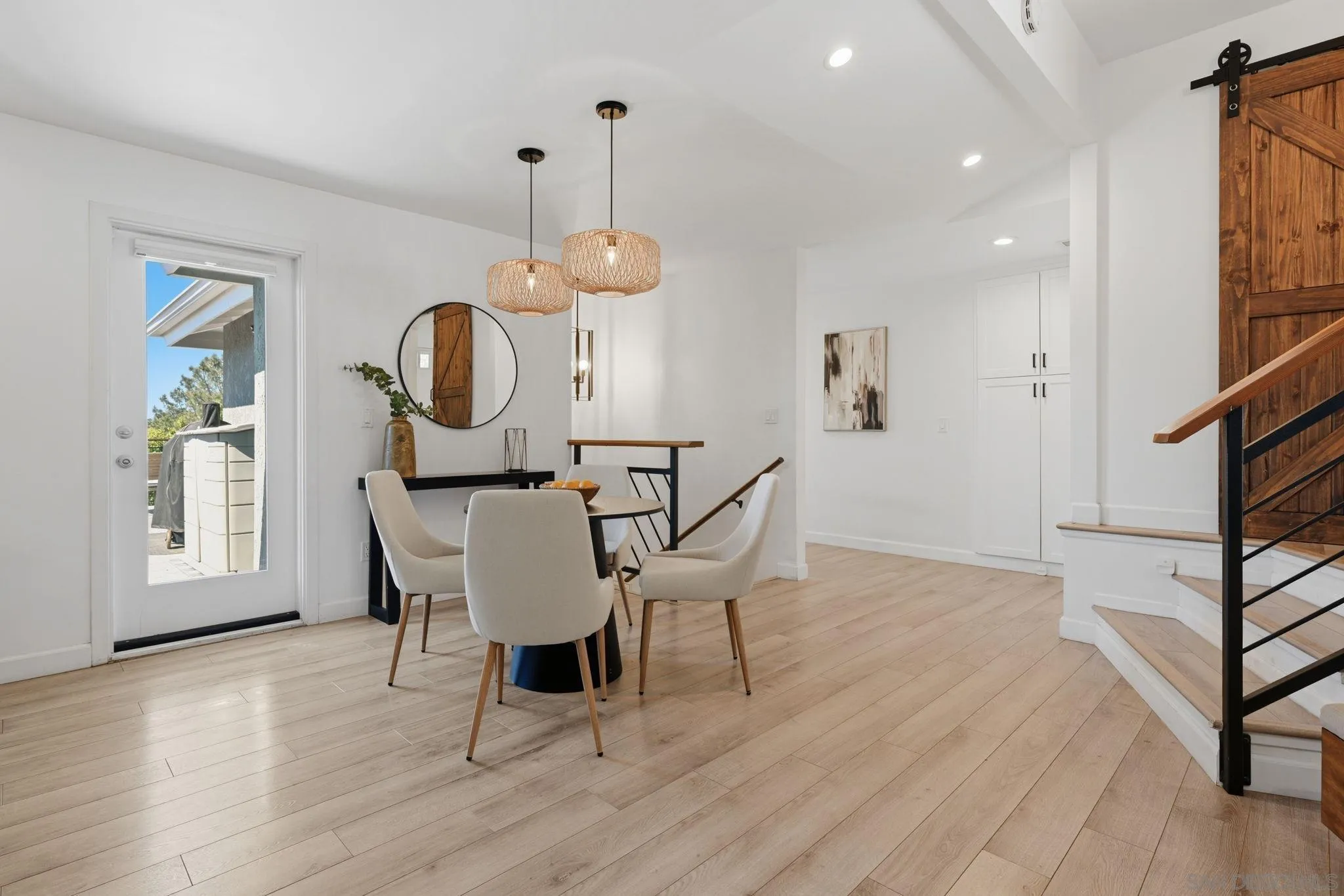 https://cdn.realtyfeed.com/cdn/127/260005777/da75017a538e129b309c6d216ca018fb.webp