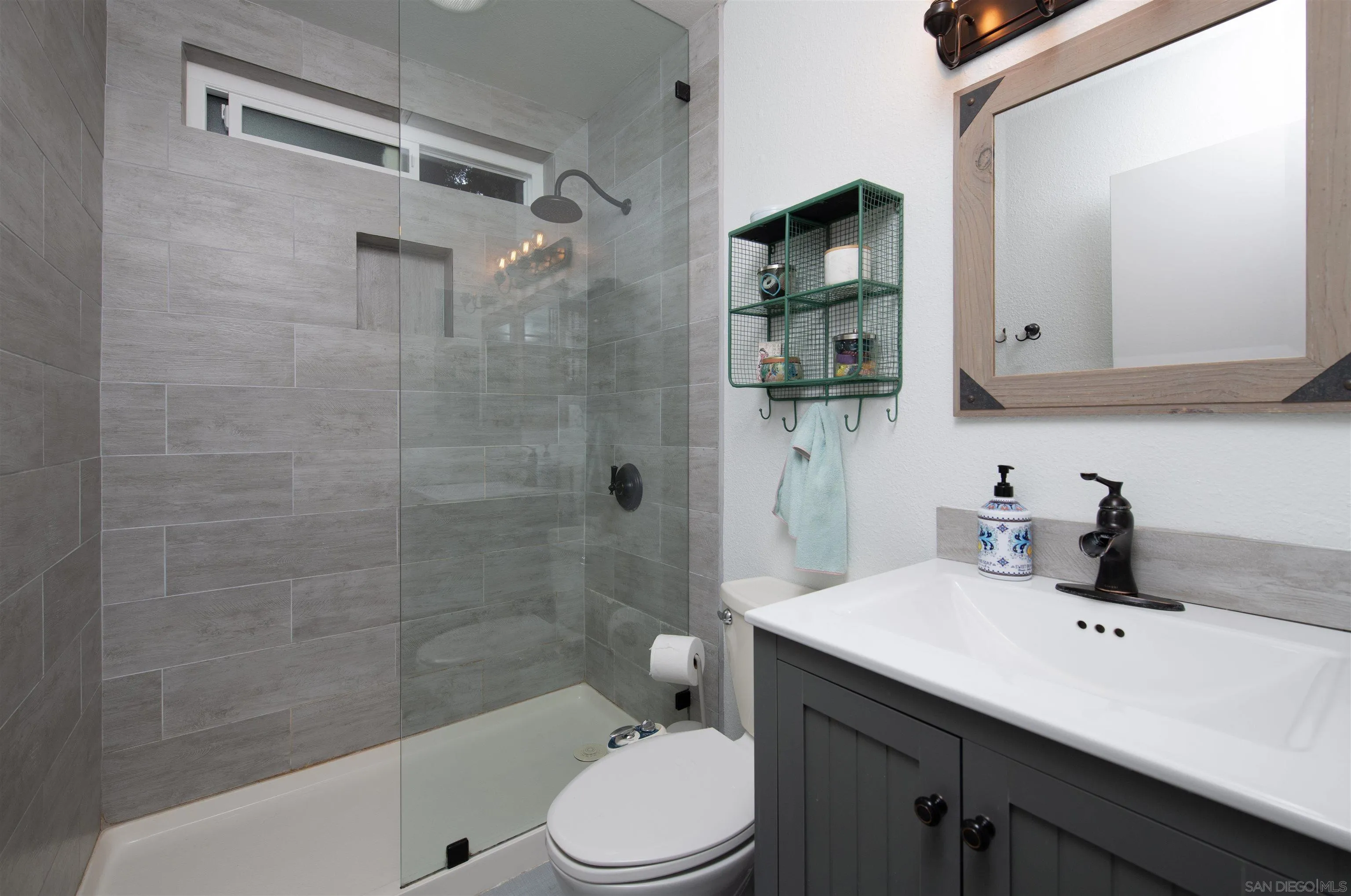 https://cdn.realtyfeed.com/cdn/127/260005785/8fa967d4a2f30a46c272e6b78c0b39f3.webp