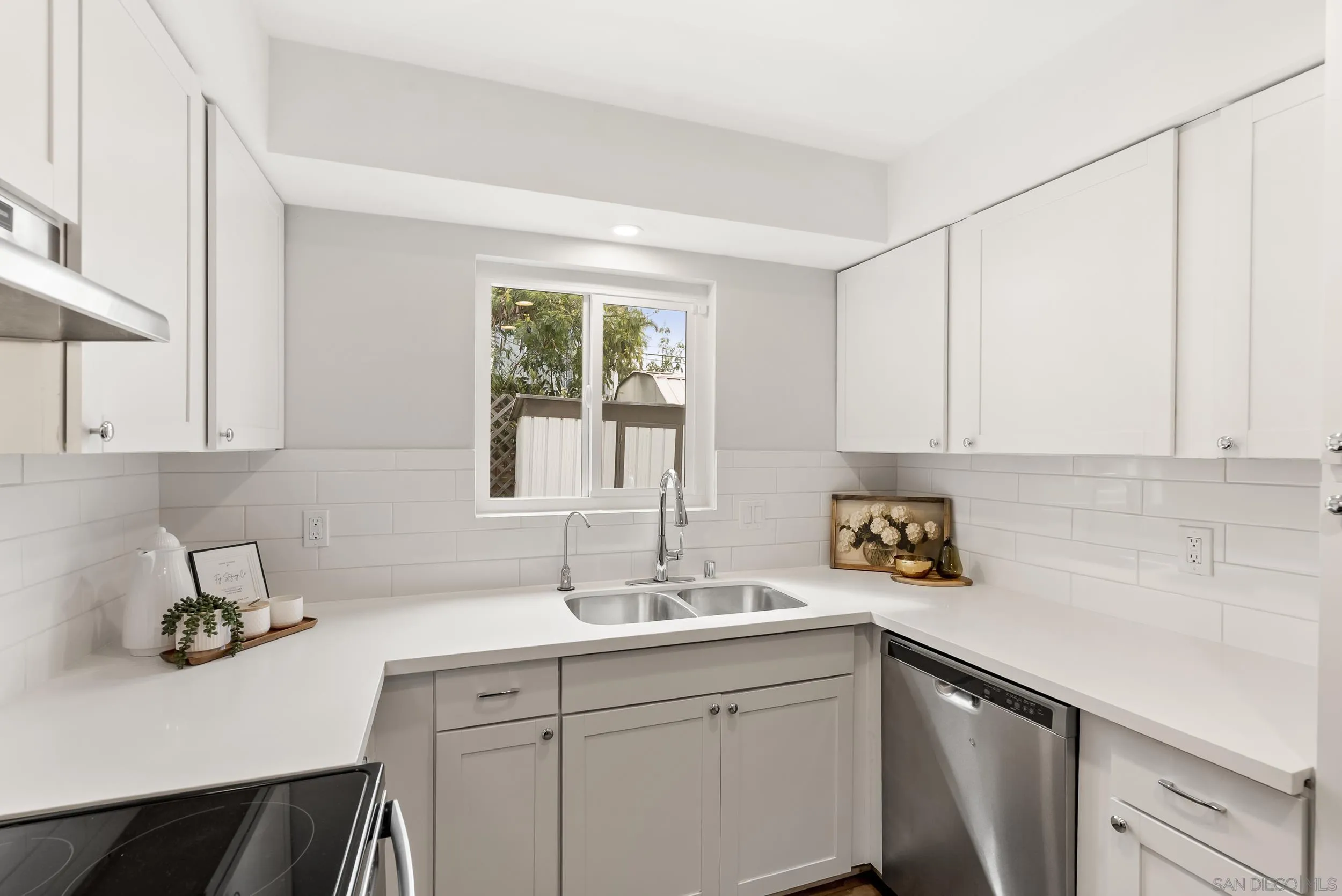 https://cdn.realtyfeed.com/cdn/127/260005787/bab43bc241f531ec290886cf312c490c.webp