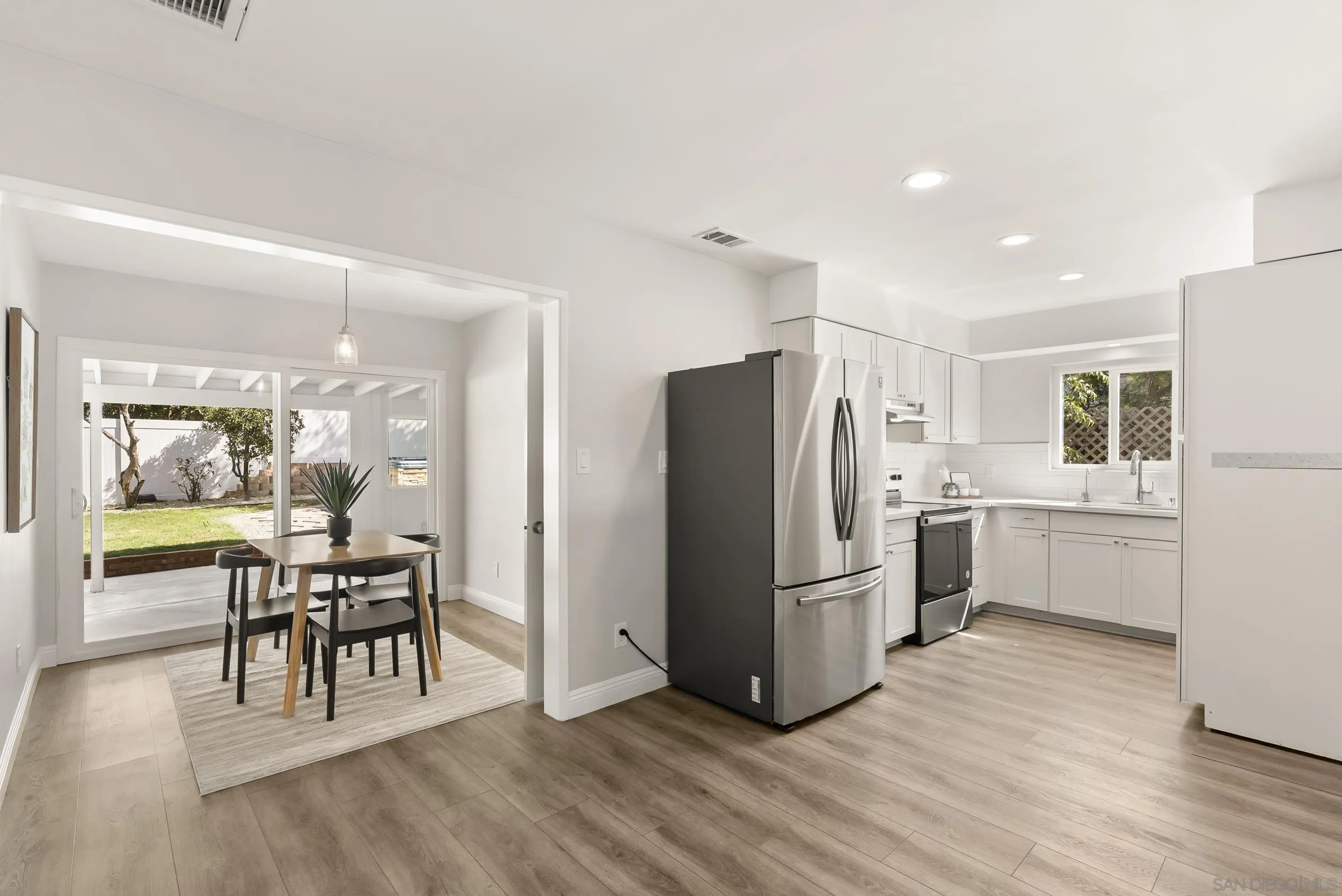 https://cdn.realtyfeed.com/cdn/127/260005787/d2384cbe8883d067843564f70e9f6bb8.webp