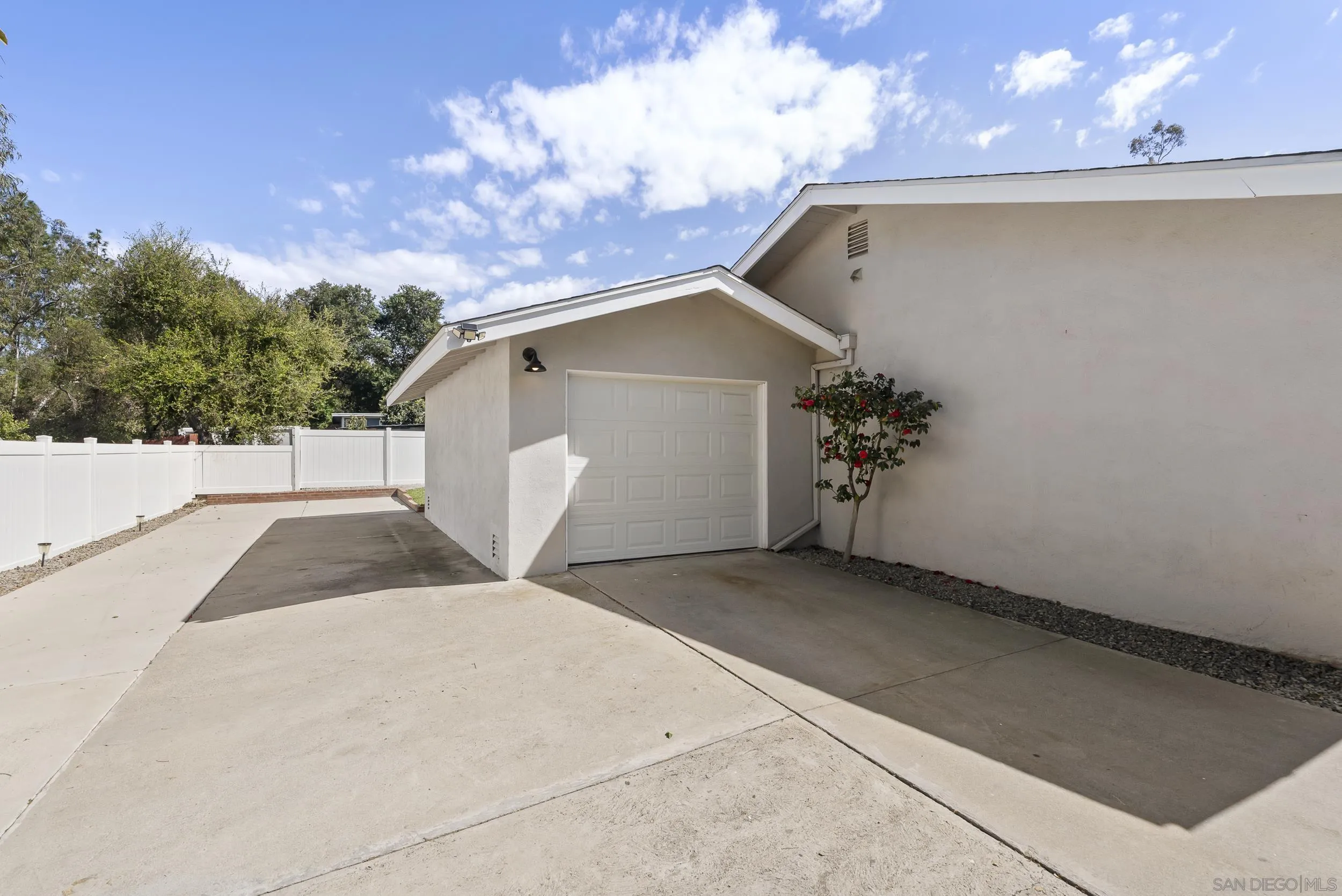 https://cdn.realtyfeed.com/cdn/127/260005787/e92f28a183323d57f0eca214ab8aa4da.webp