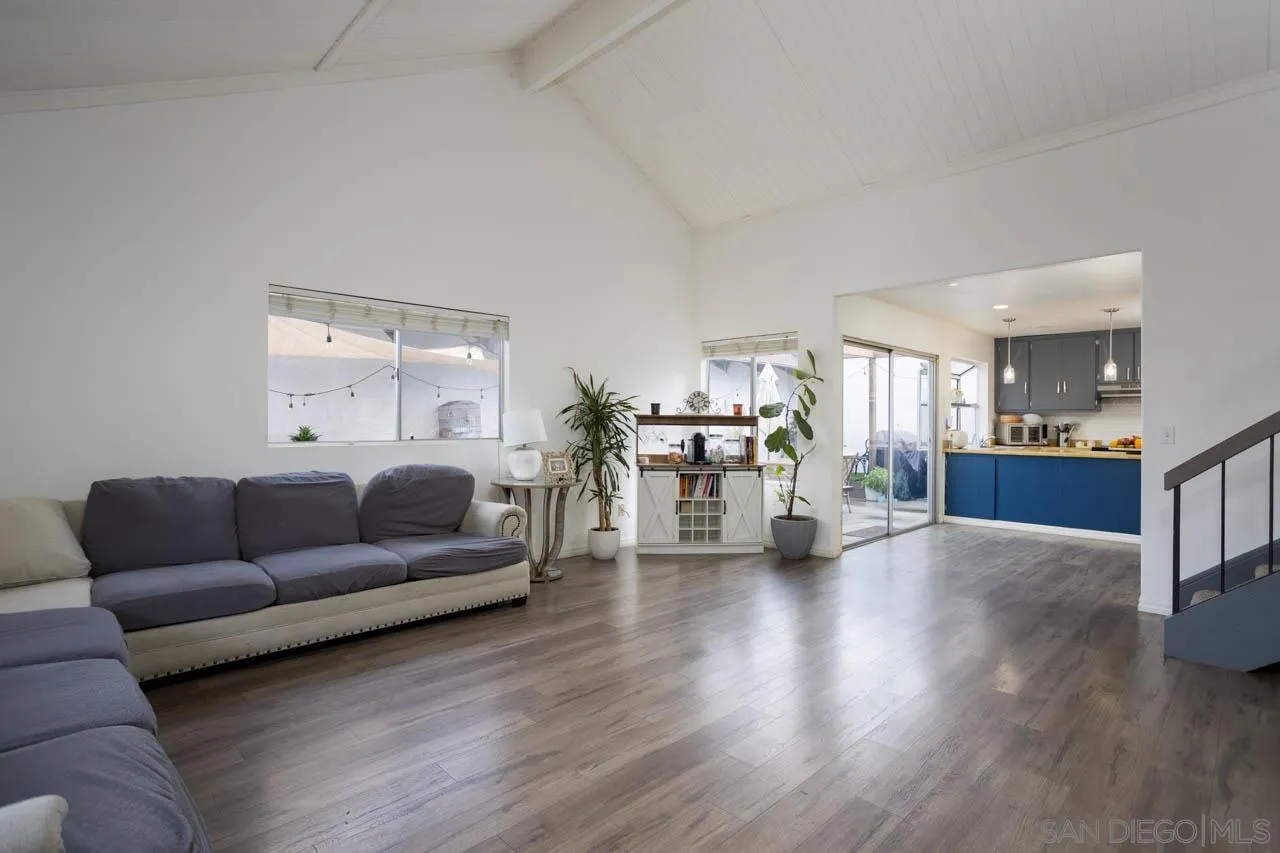 https://cdn.realtyfeed.com/cdn/127/260005793/491a7babbbd717e18739dcde4d19b3c4.webp